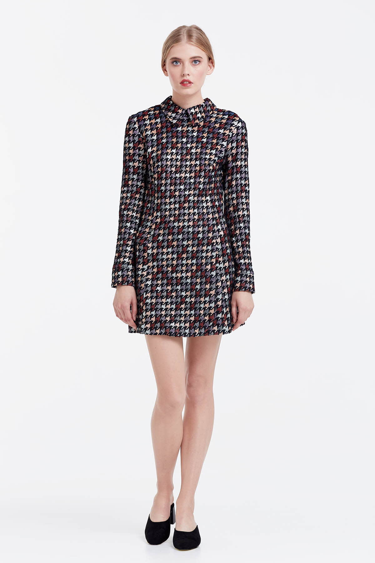 Mini dress with a houndstooth print and a collar, photo 2