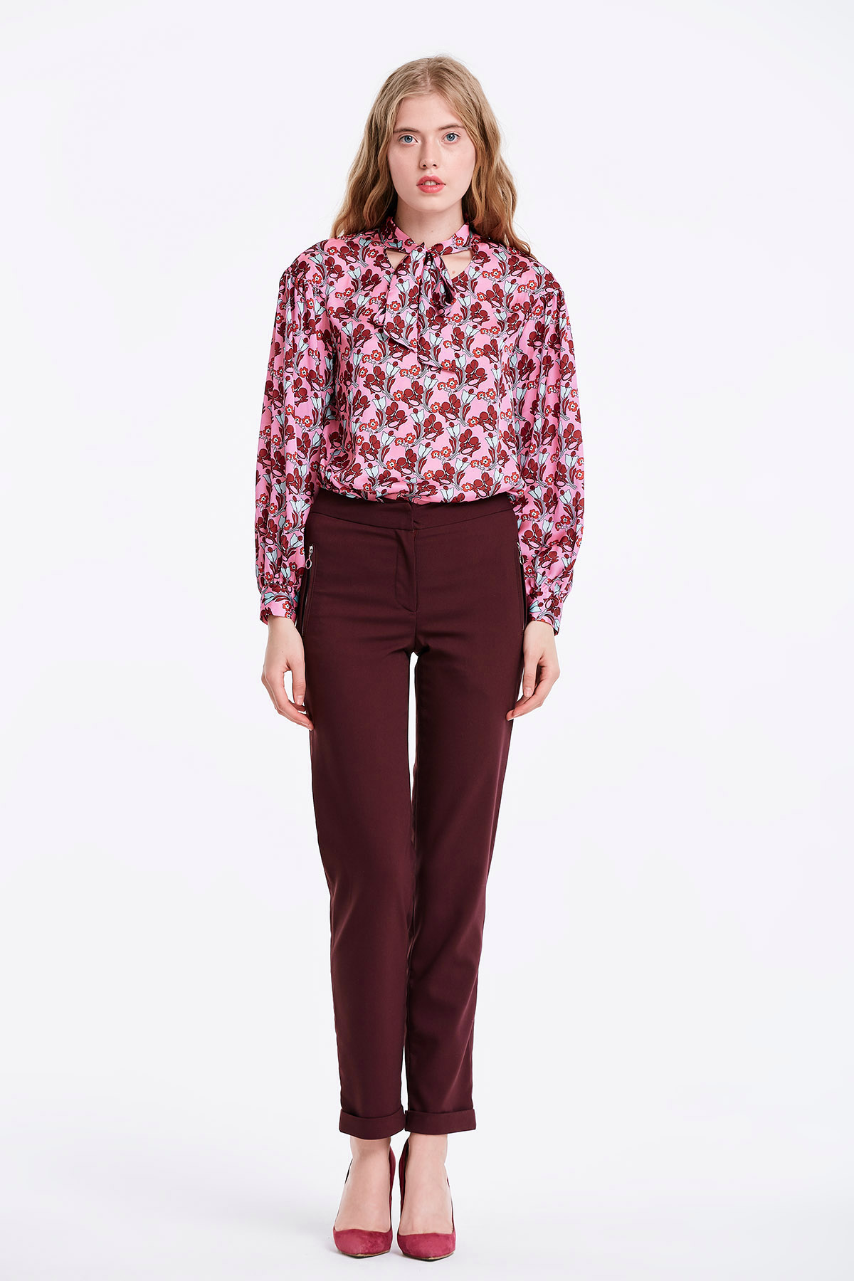 Pink blouse with a floral print and a bow, photo 1