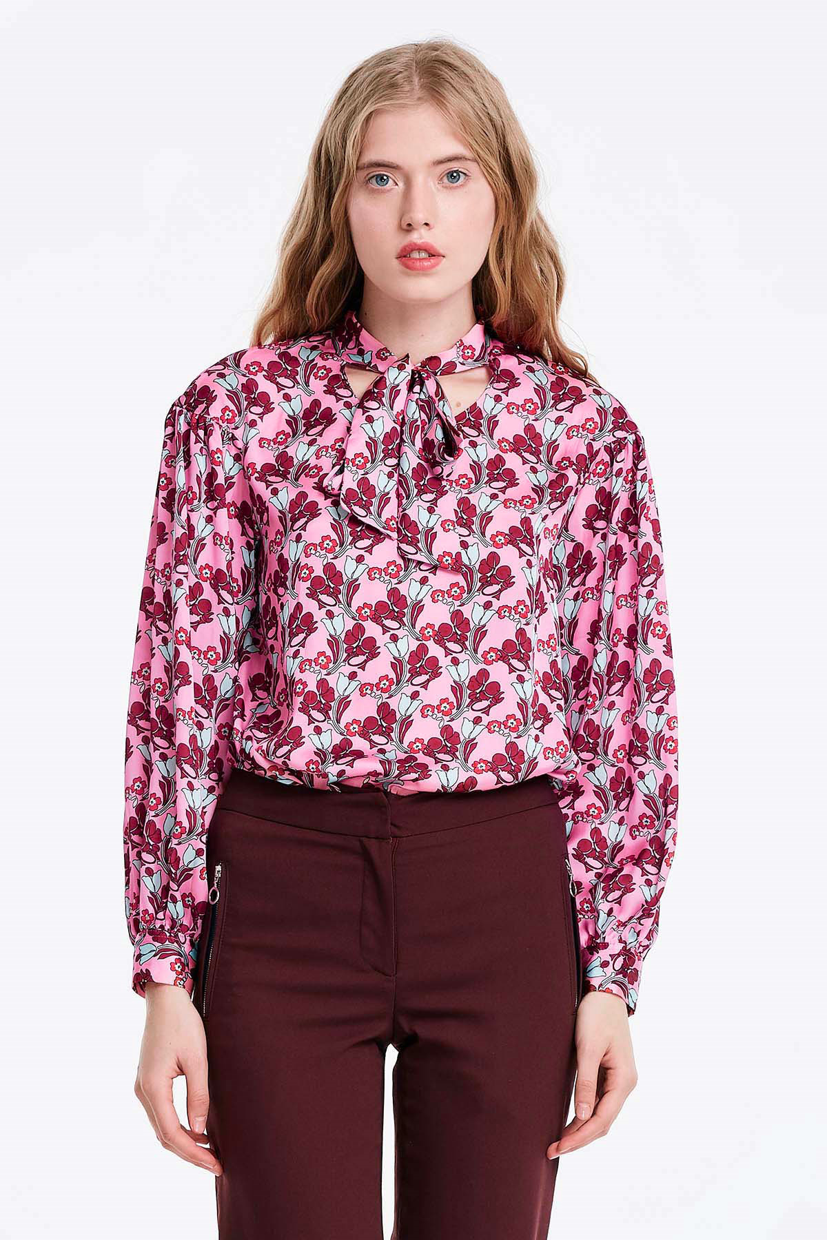 Pink blouse with a floral print and a bow, photo 3