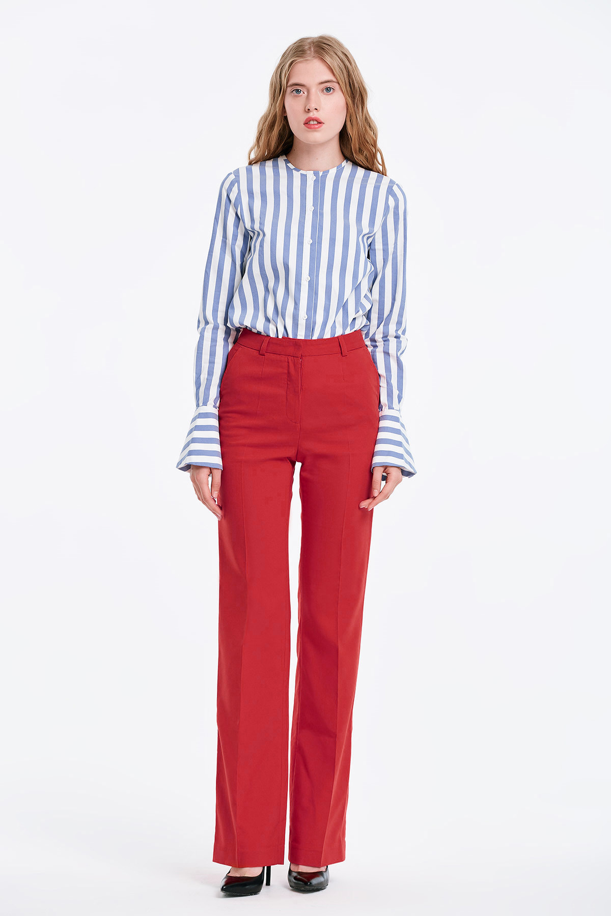 Red trousers, photo 2