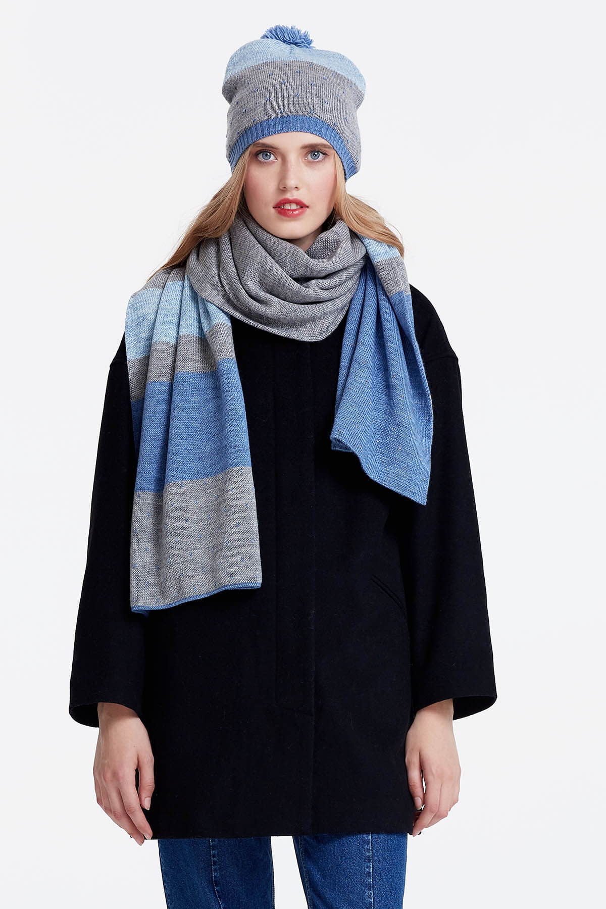 Grey scarf with blue stripes, photo 1