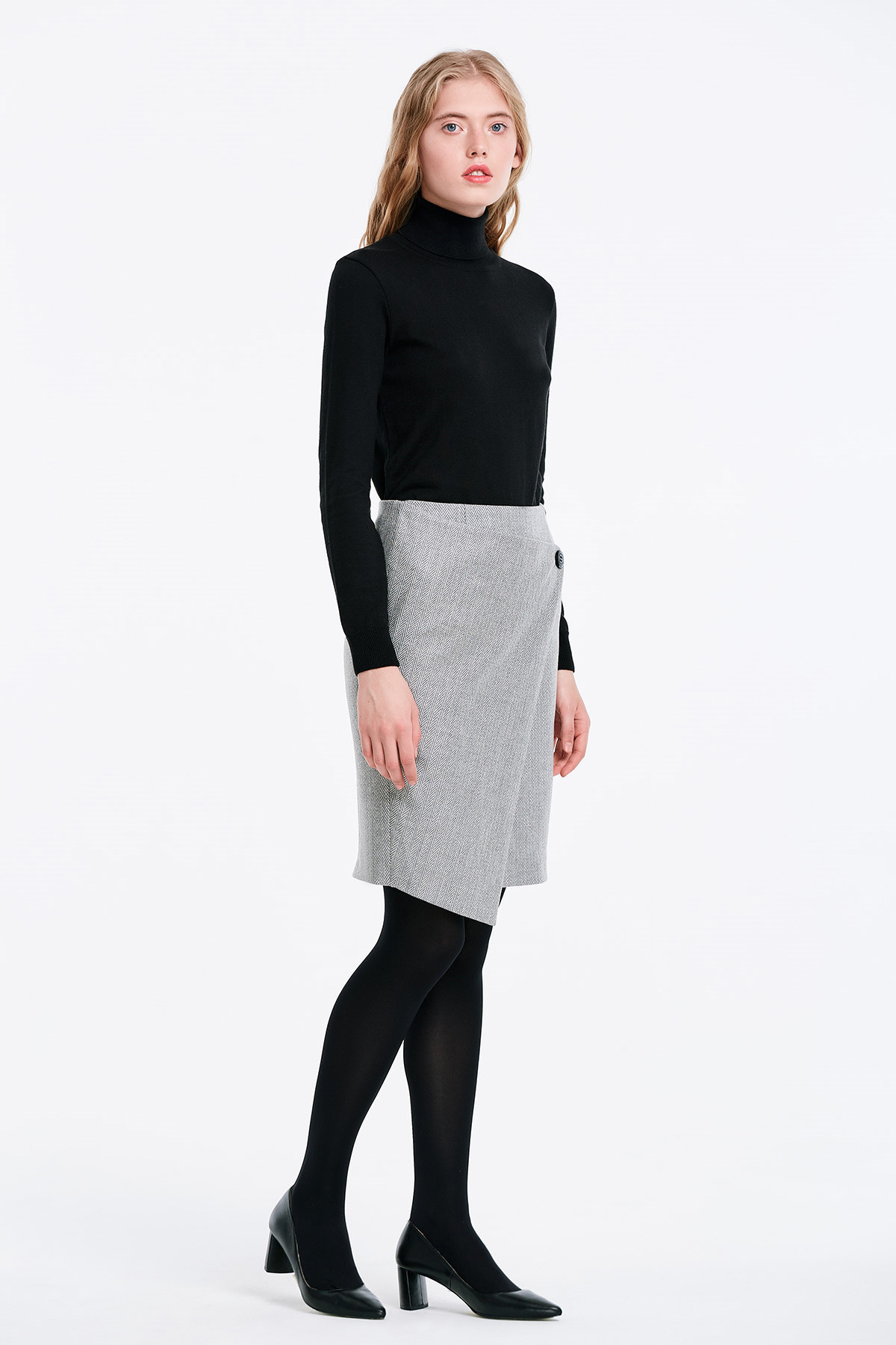 Wrap skirt with a herringbone print, photo 4