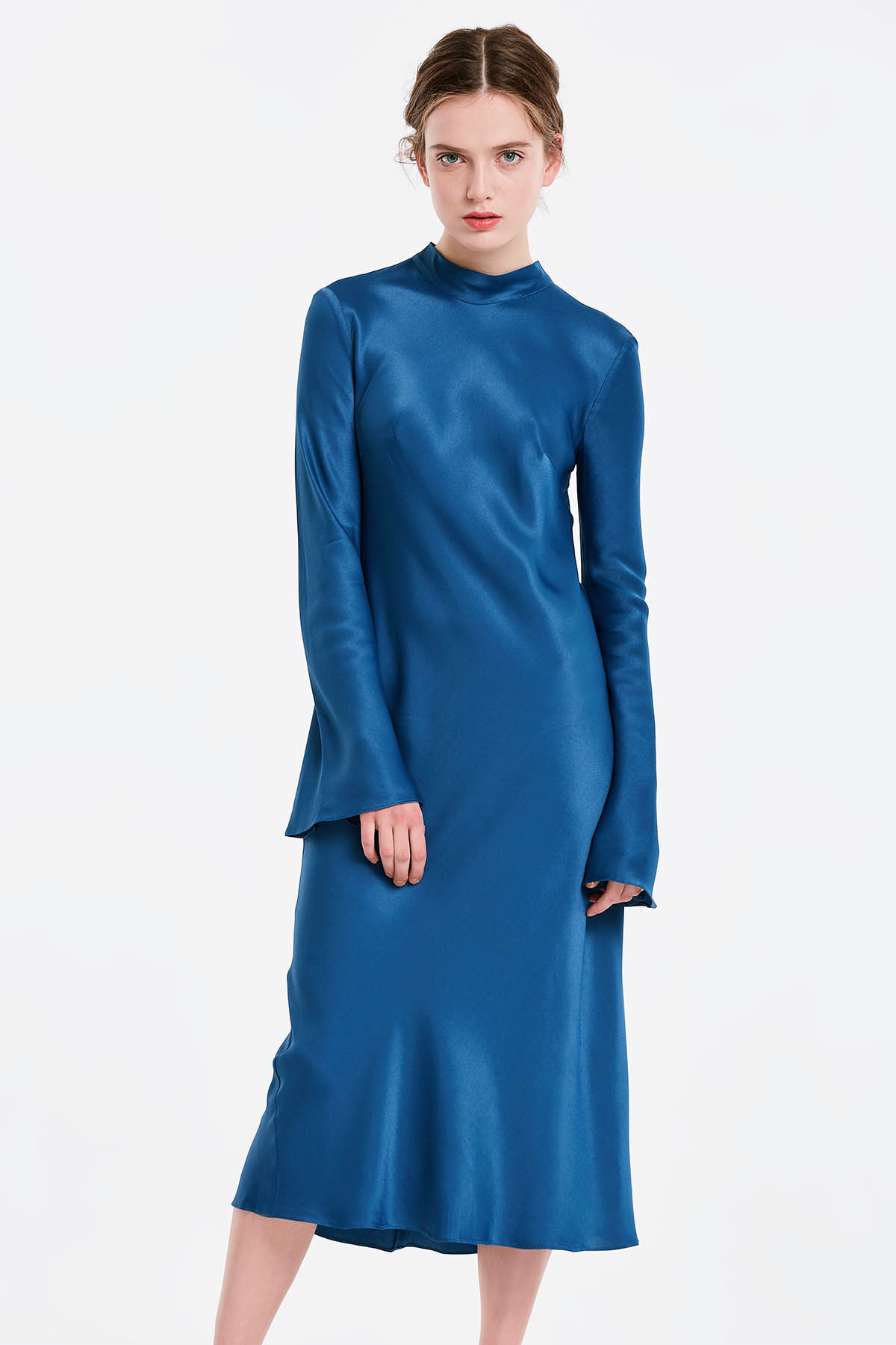 Blue dress with a bow at the back and flared sleeves, photo 1