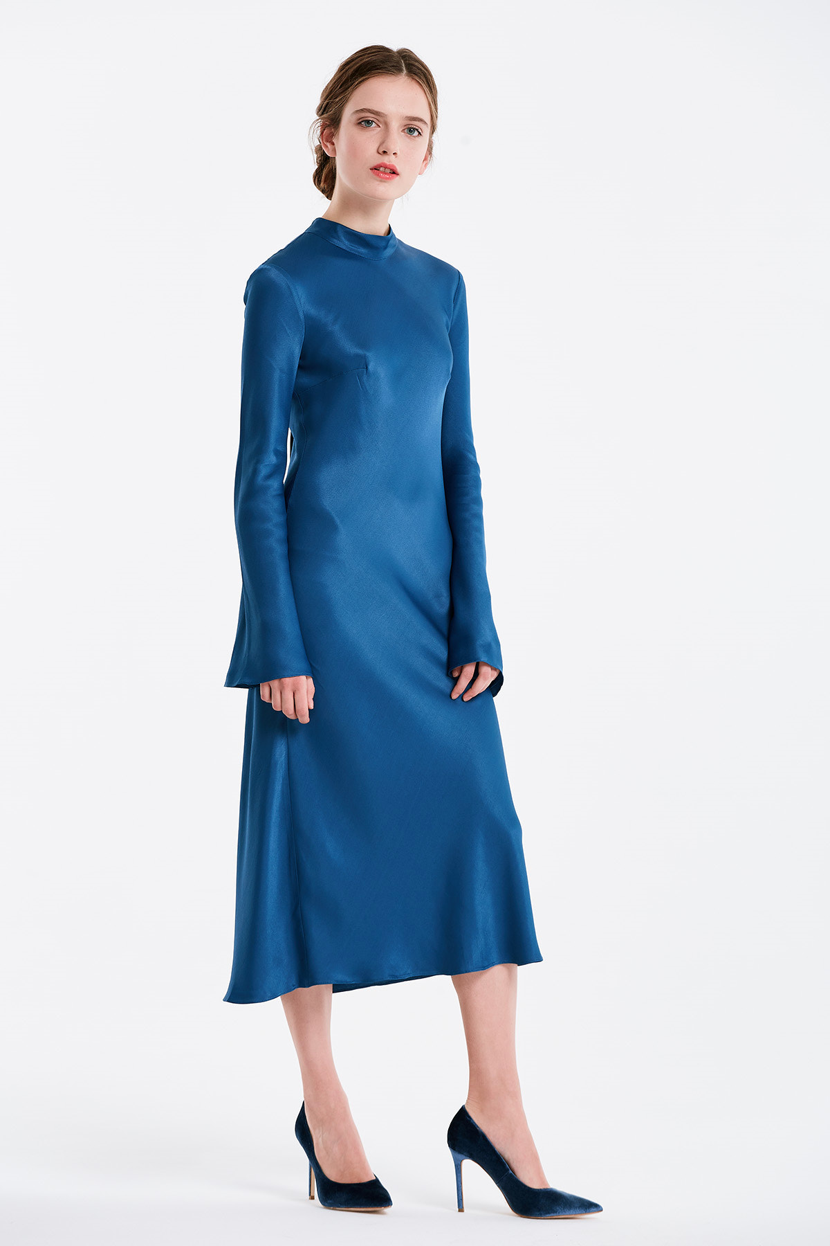Blue dress with a bow at the back and flared sleeves, photo 2