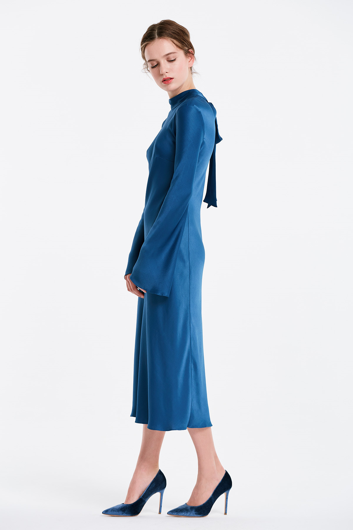 Blue dress with a bow at the back and flared sleeves, photo 4