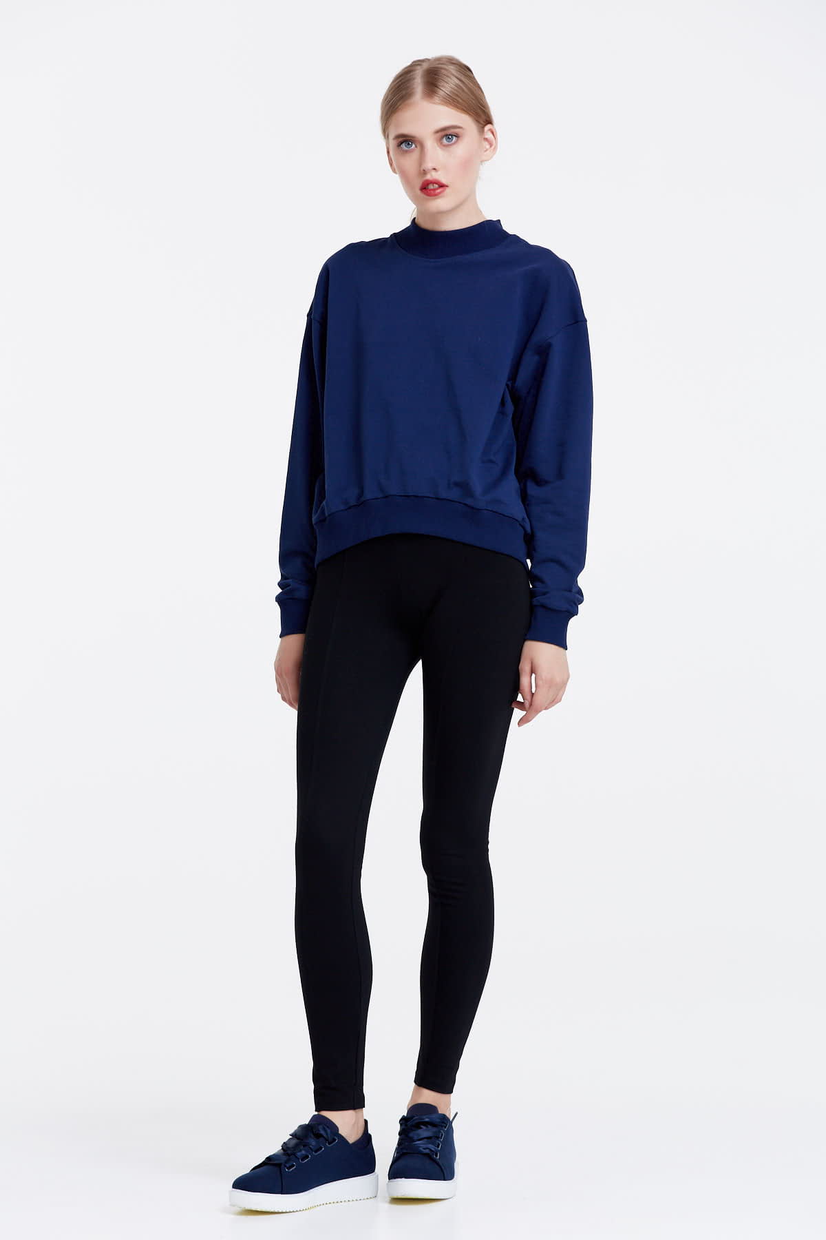 Blue sweatshirt with a zip at the back , photo 1