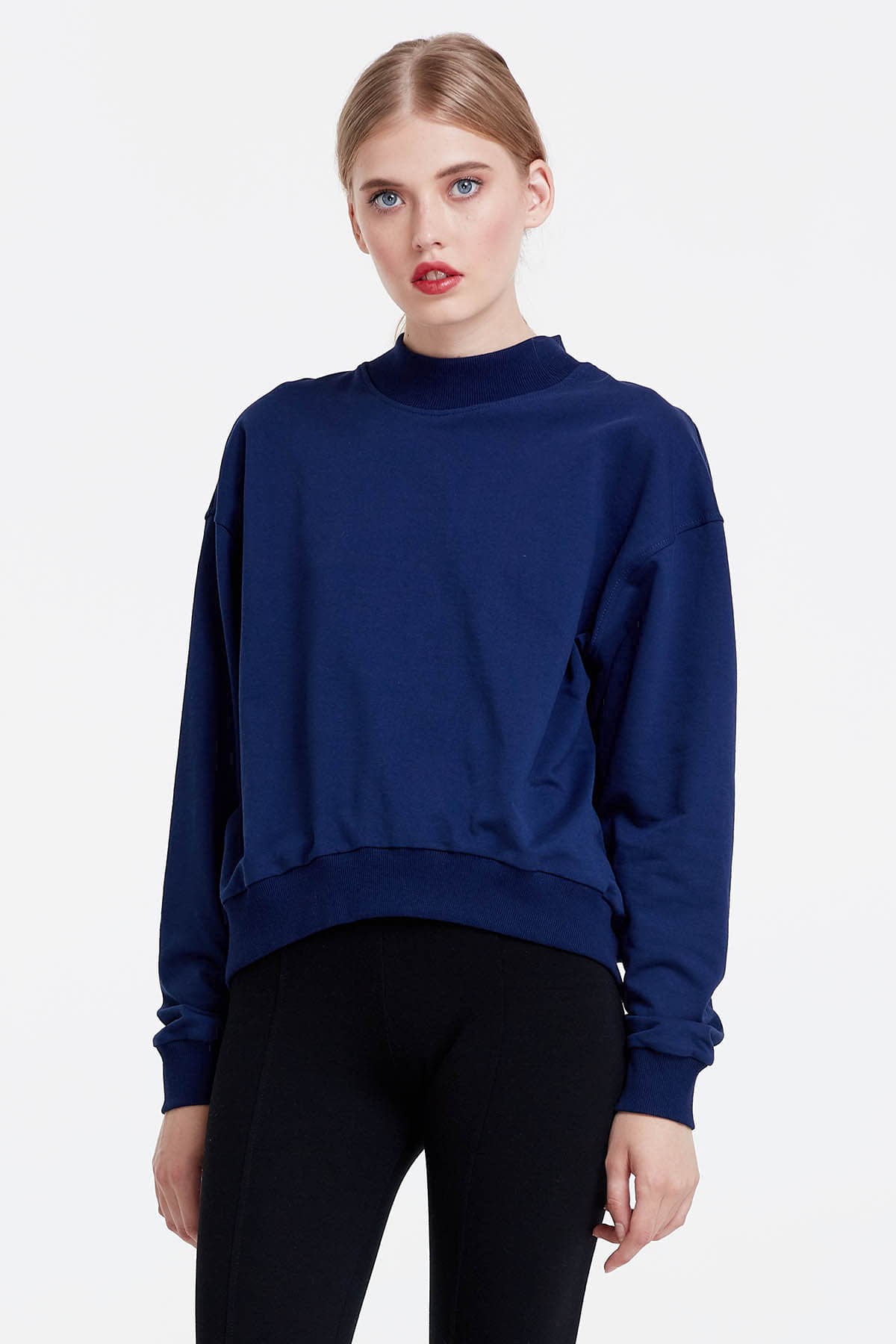 Blue sweatshirt with a zip at the back , photo 2