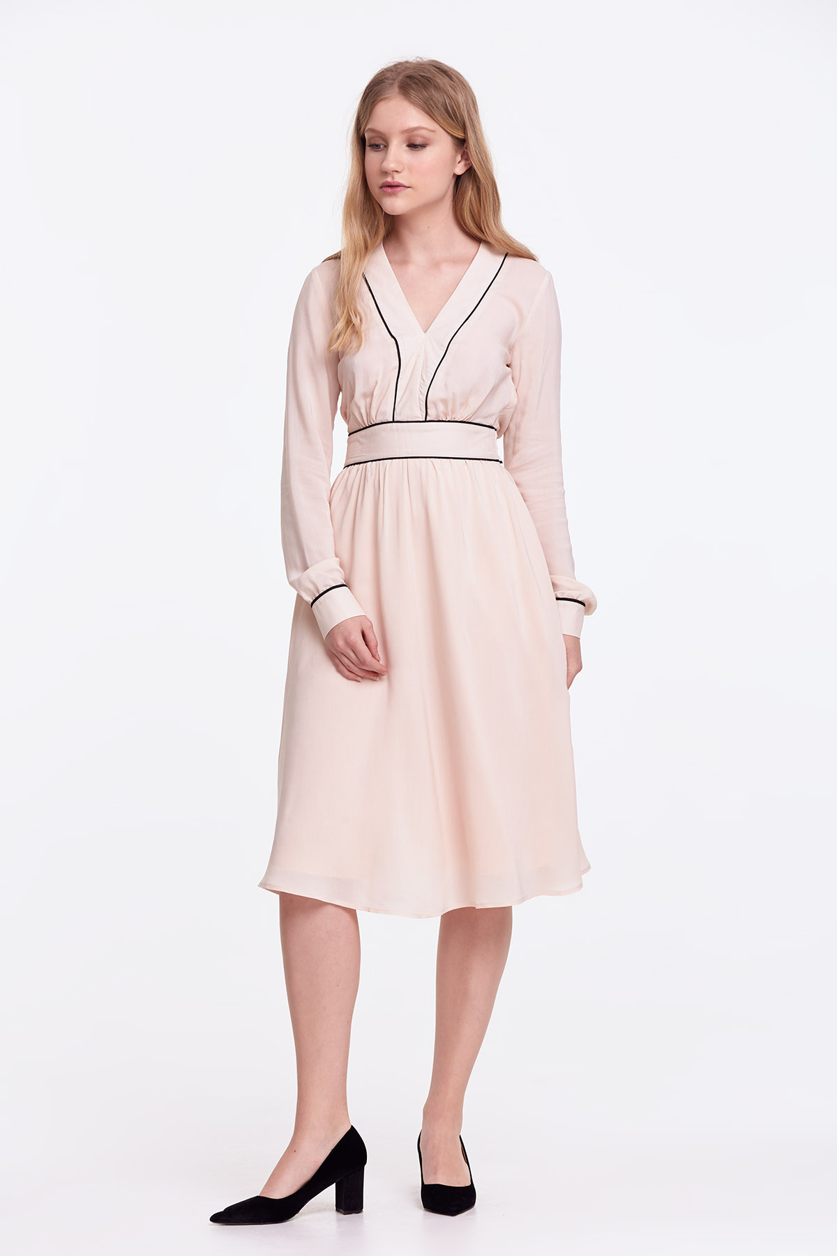 V-neck beige dress with a piping, photo 3