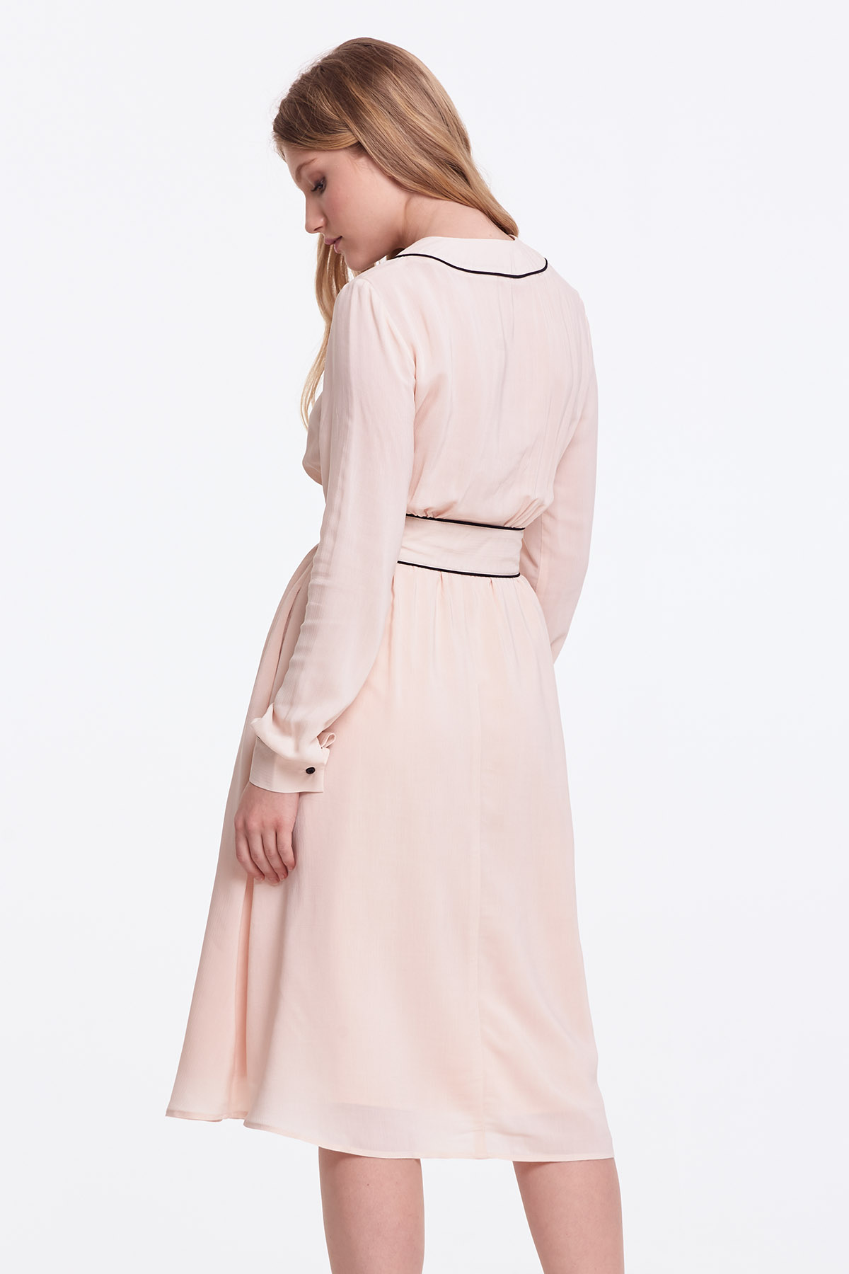 V-neck beige dress with a piping, photo 4