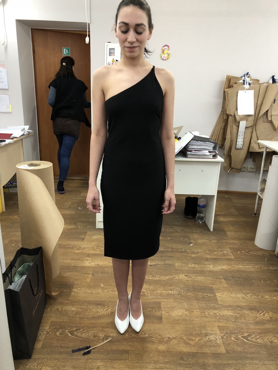 One shoulder black dress with a slit , photo 1