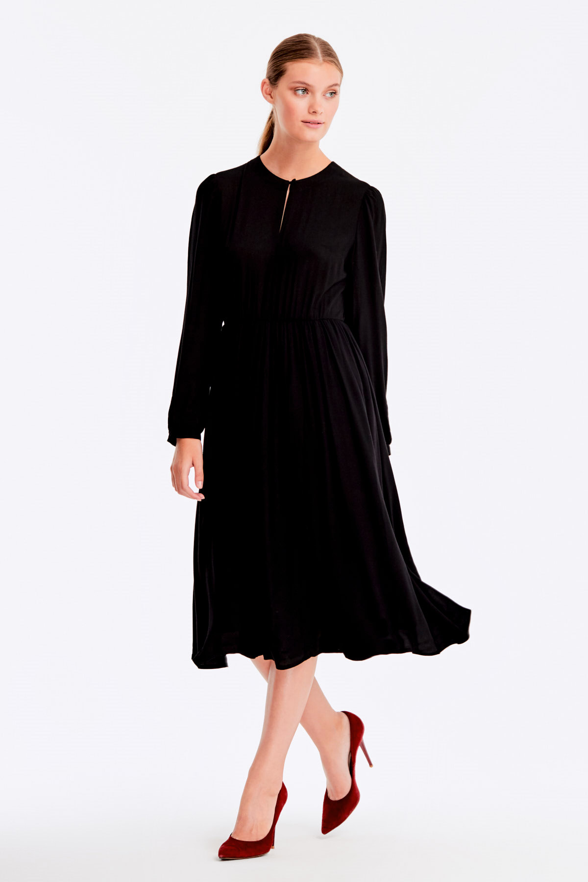 Чорна сукня з вирізом у вигляді краплі, фото 3