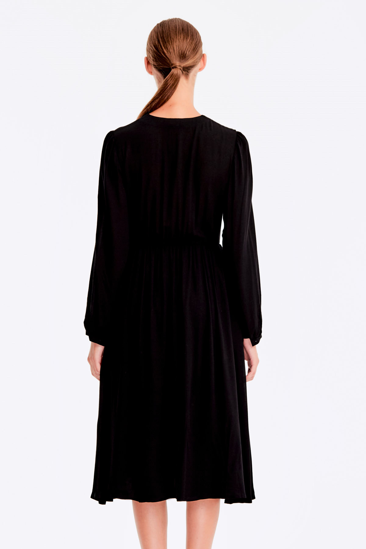 Чорна сукня з вирізом у вигляді краплі, фото 4