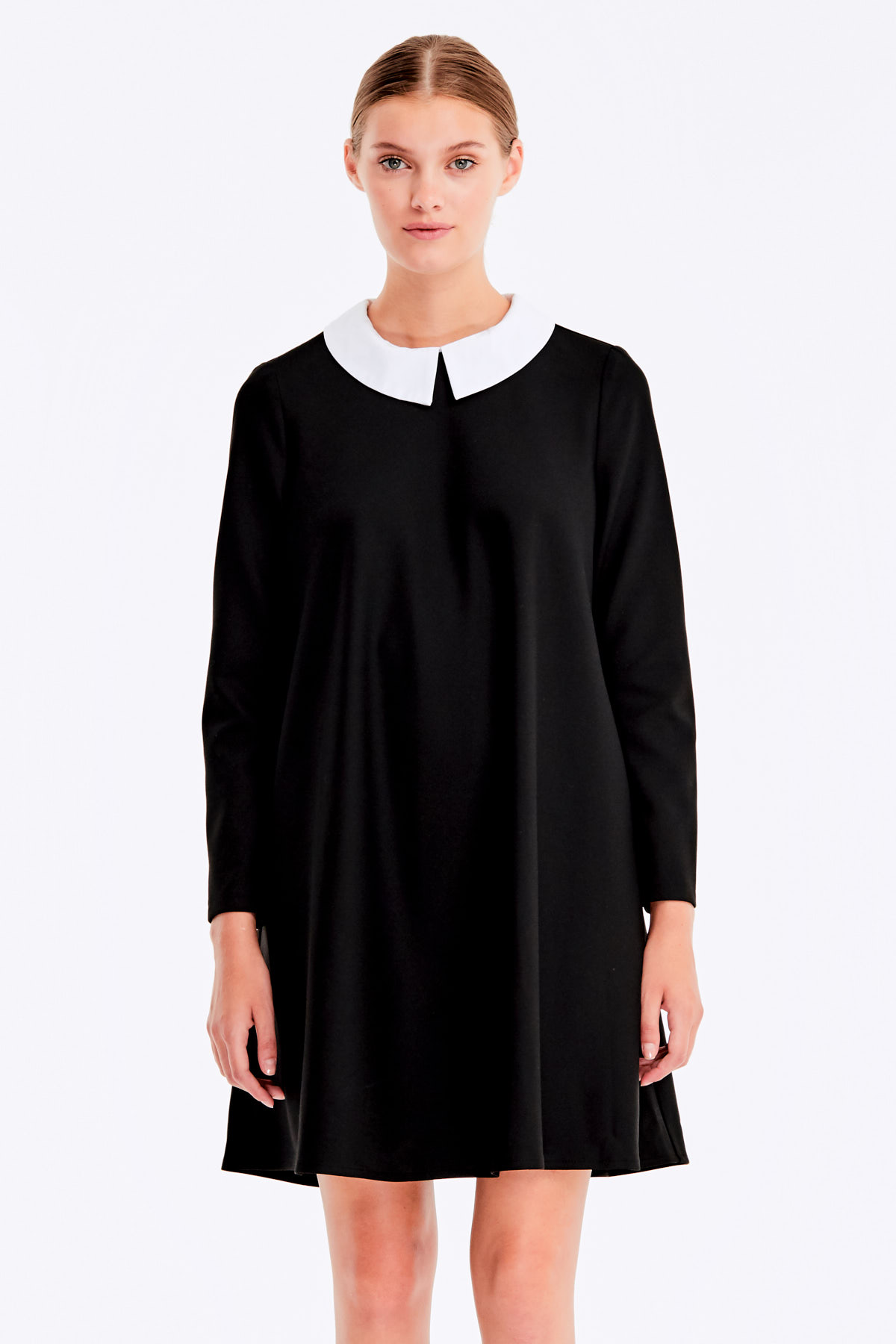 Loose-fitting black dress with a white collar , photo 2