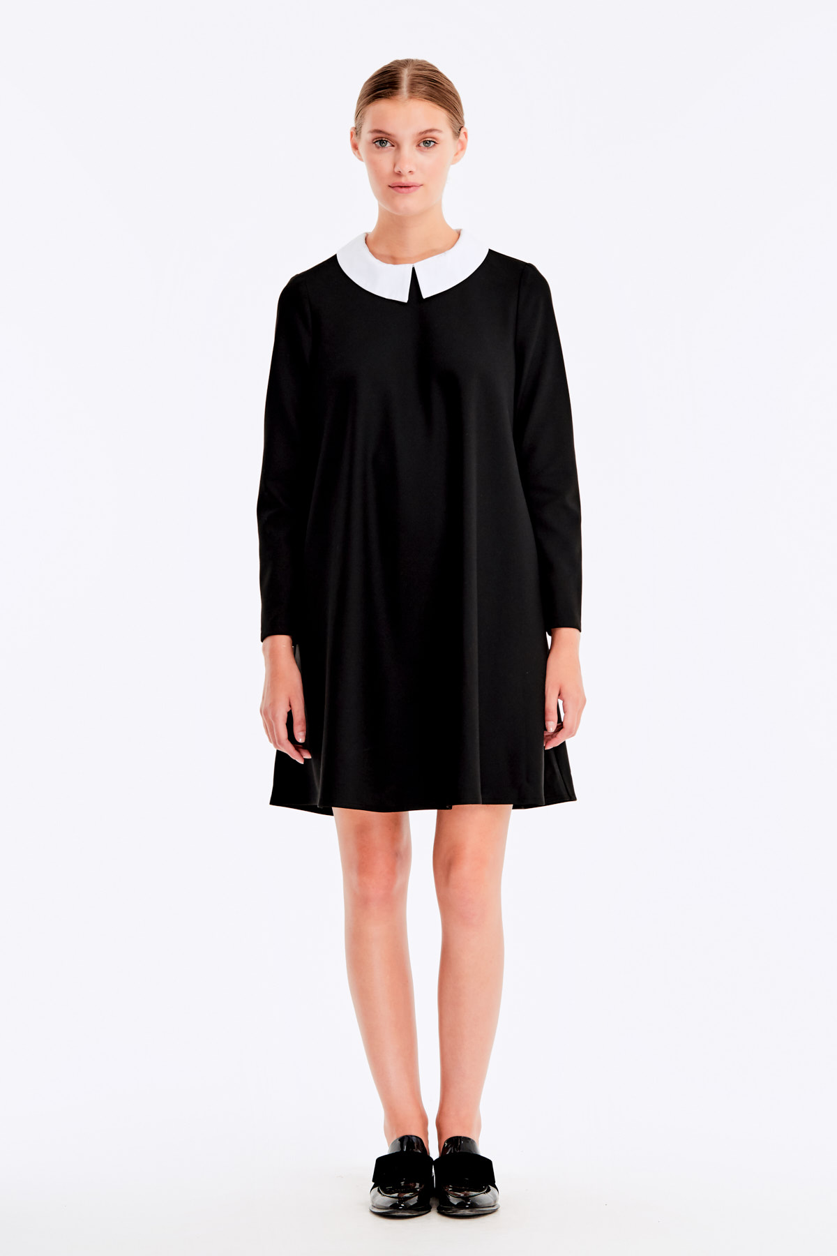 Loose-fitting black dress with a white collar , photo 3
