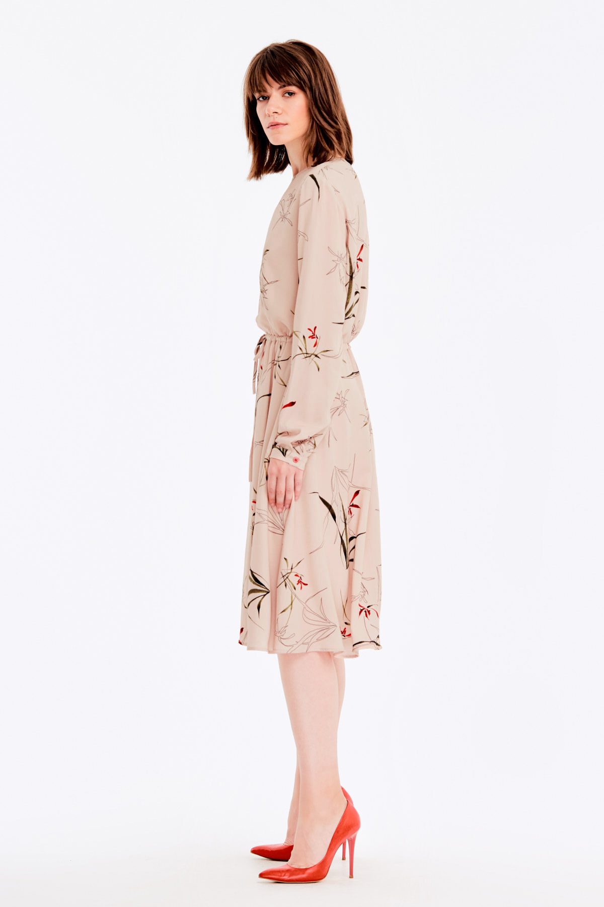 Beige dress with a floral print and ties, photo 4