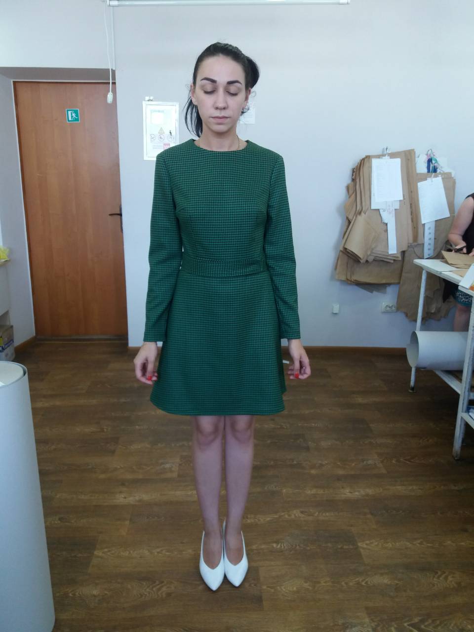 Green dress with a houndstooth print, photo 1