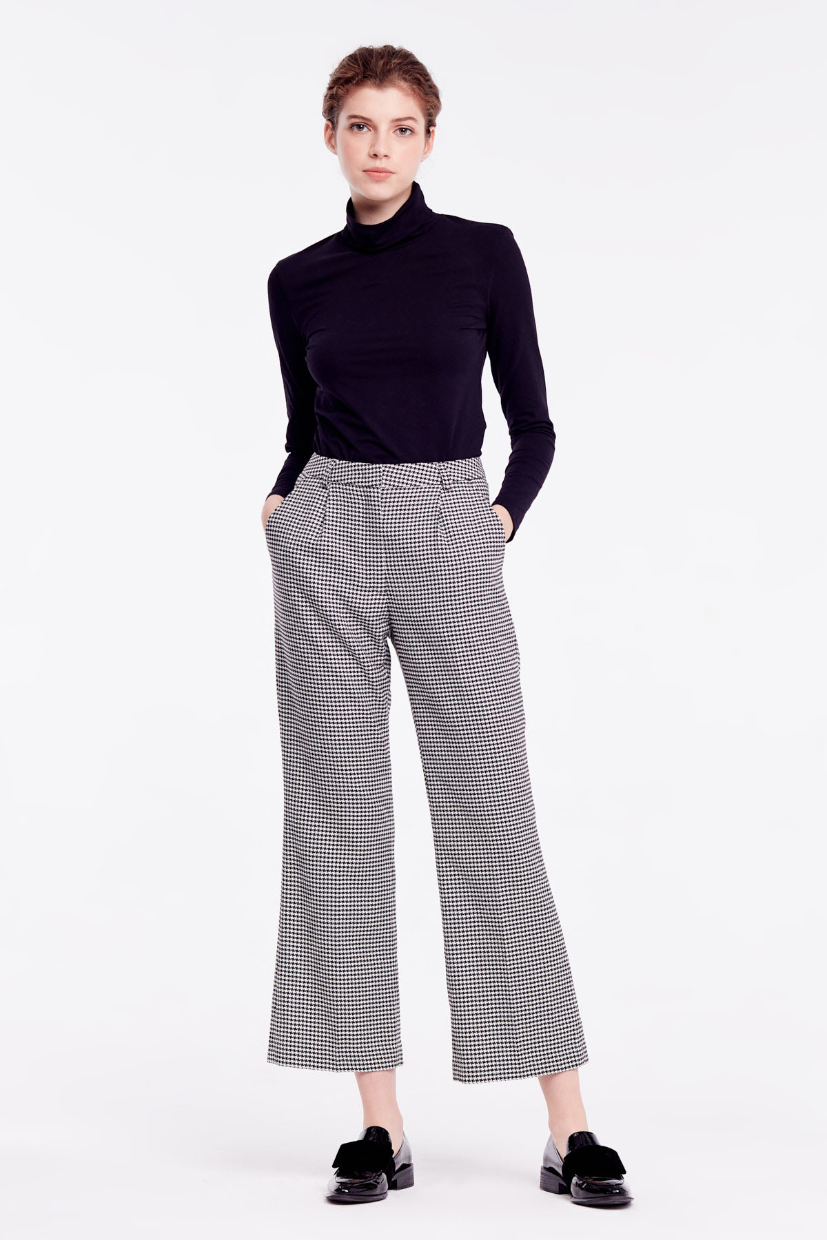 Cropped trousers with black-and-white houndstooth print, photo 2