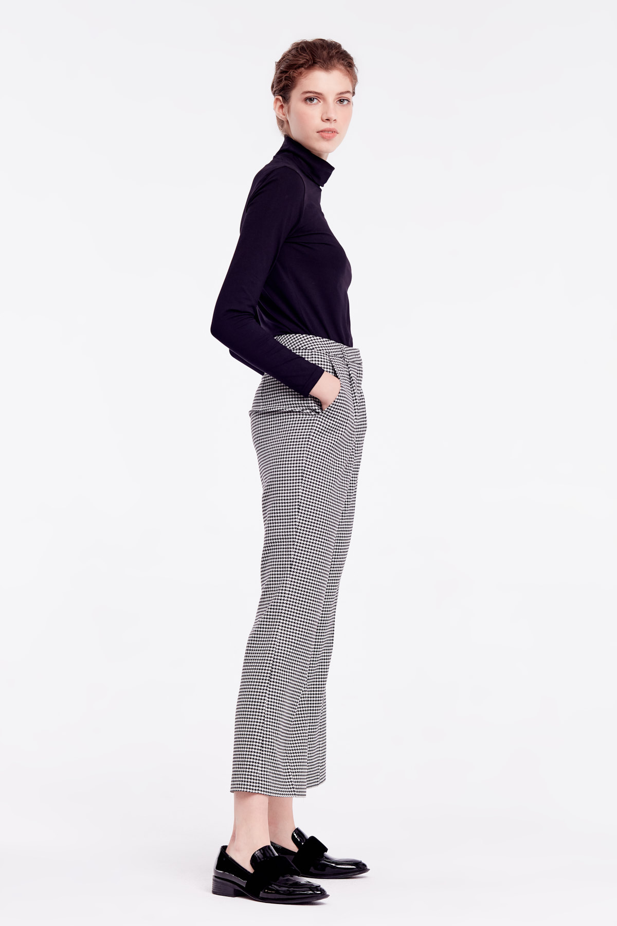 Cropped trousers with black-and-white houndstooth print, photo 6