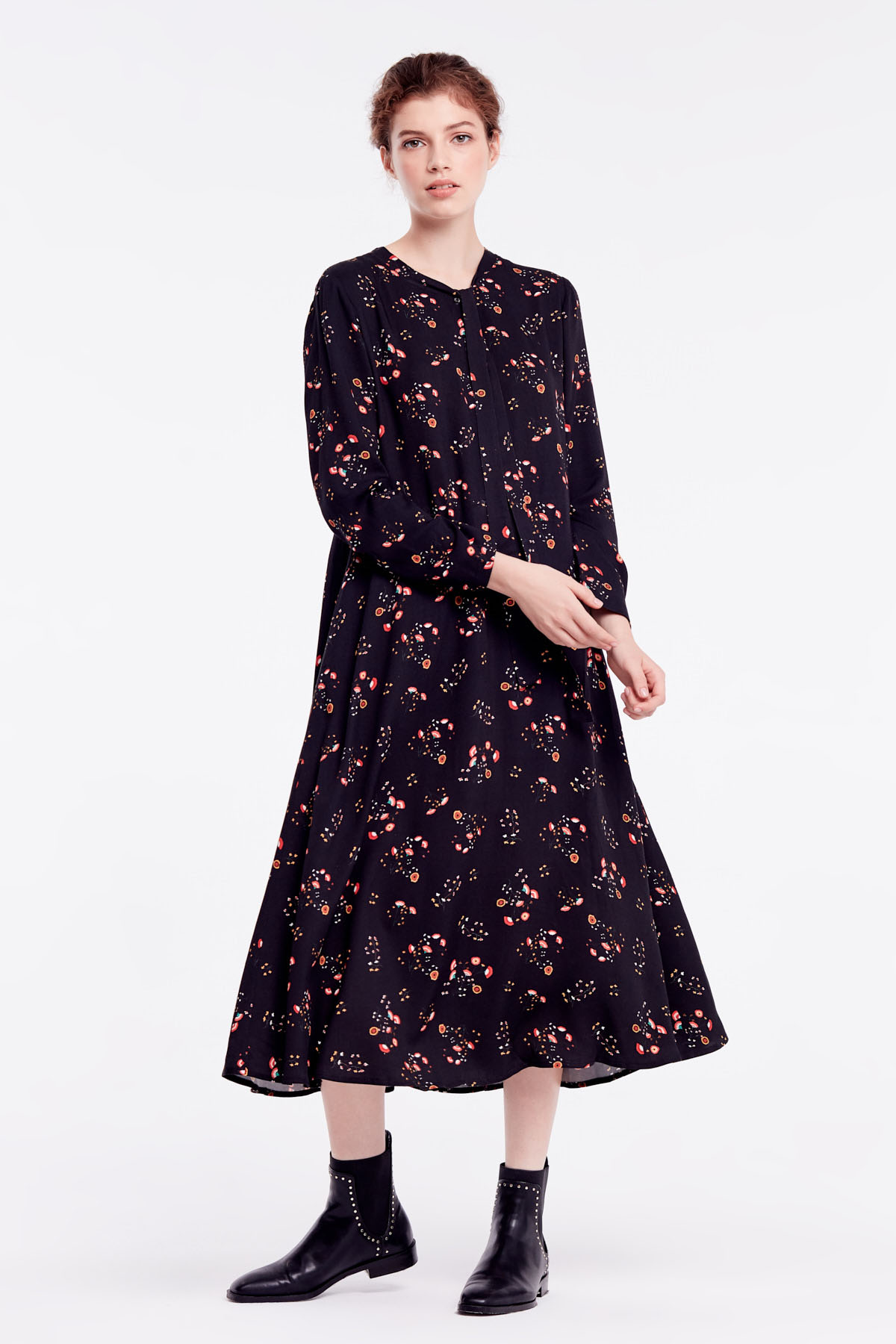 Midi black floral dress with a bow , photo 5