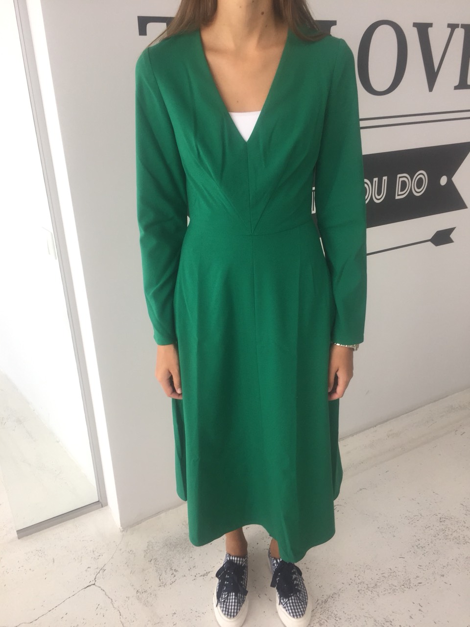Зелена сукня міді з V-подібним вирізом, фото 1