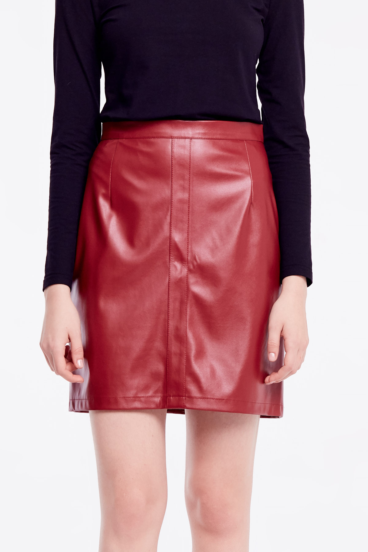 Short burgundy leather skirt, photo 1