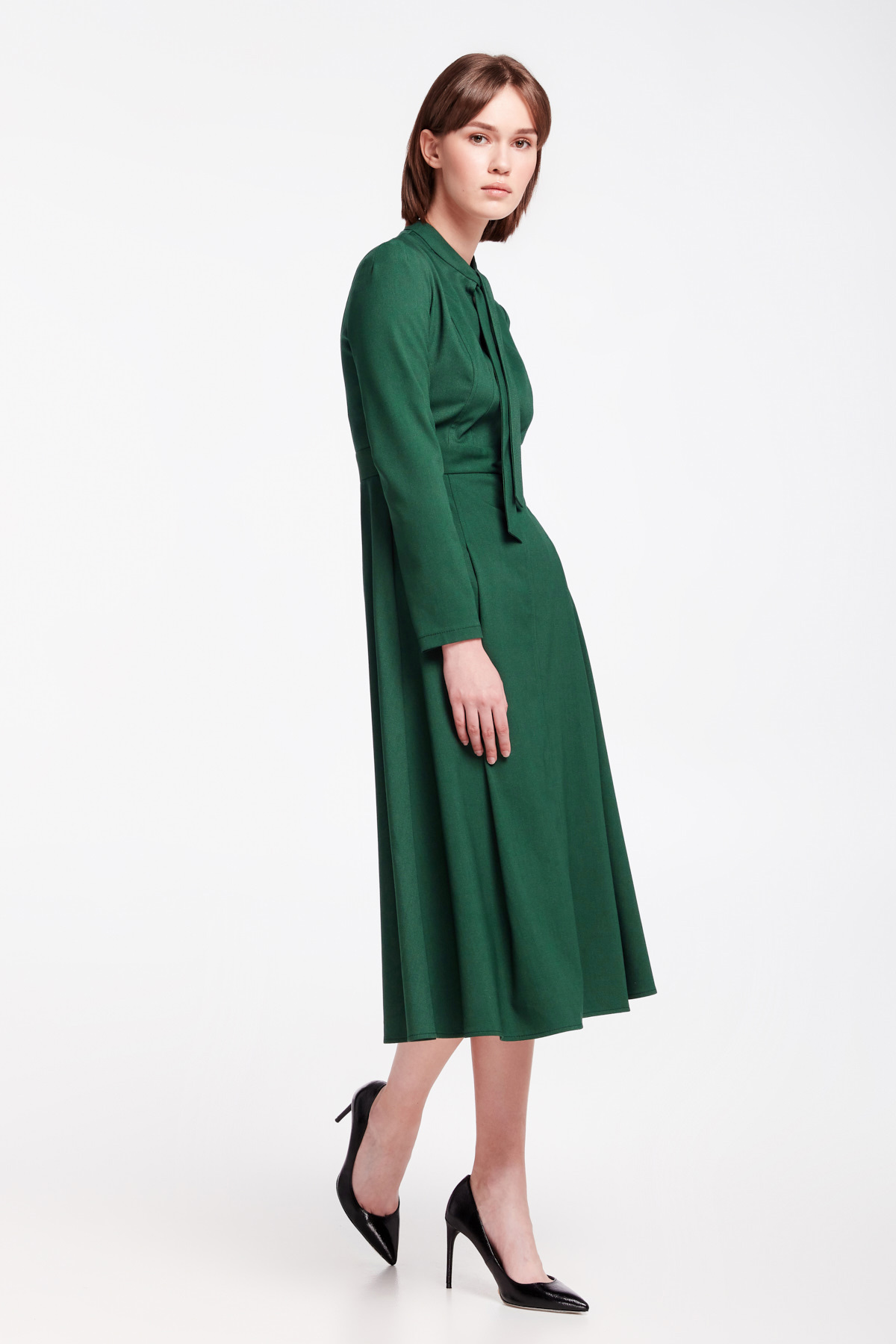 Green dress with a bow, photo 13
