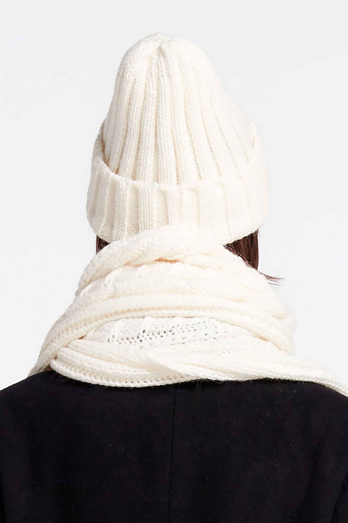 White knit cap, photo 2