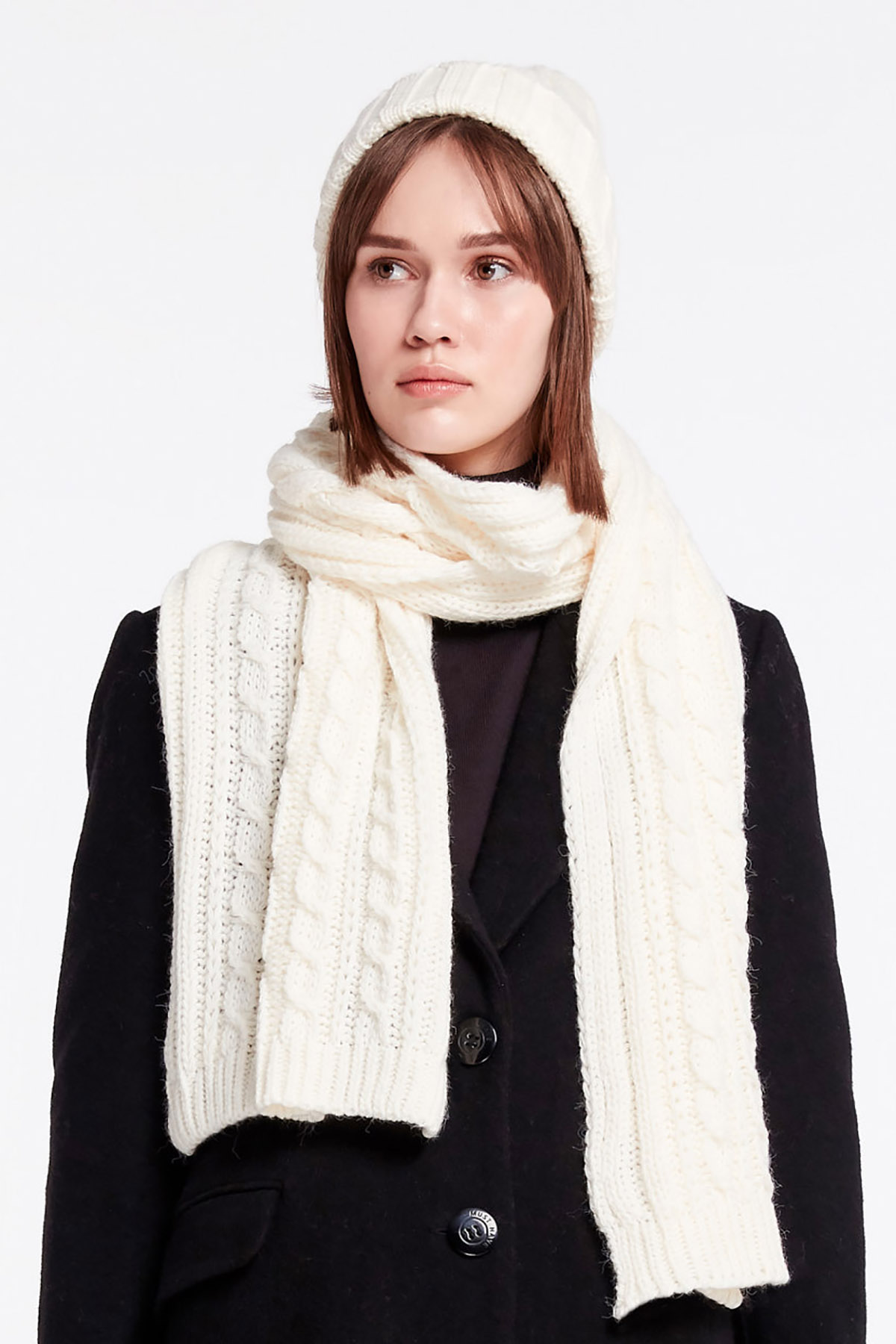 White knit scarf, photo 1