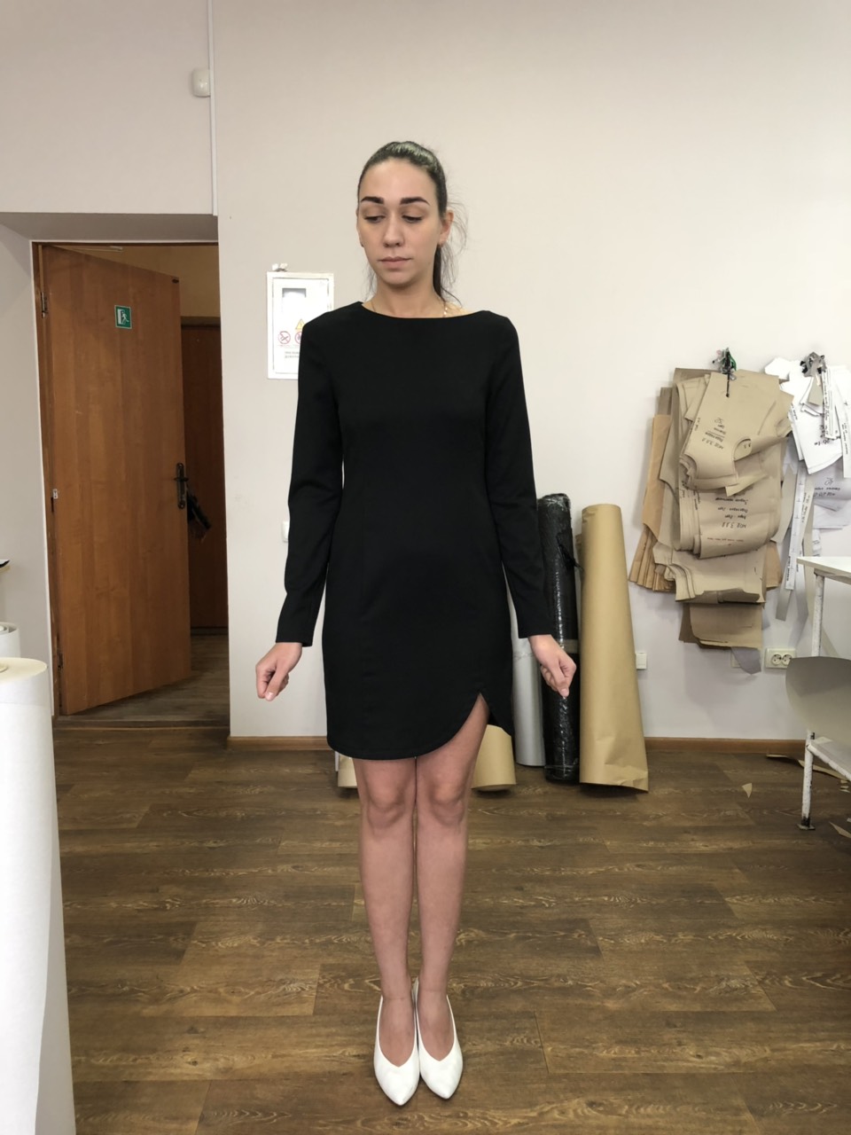 Black dress with above-knee asymmetric cut, photo 1