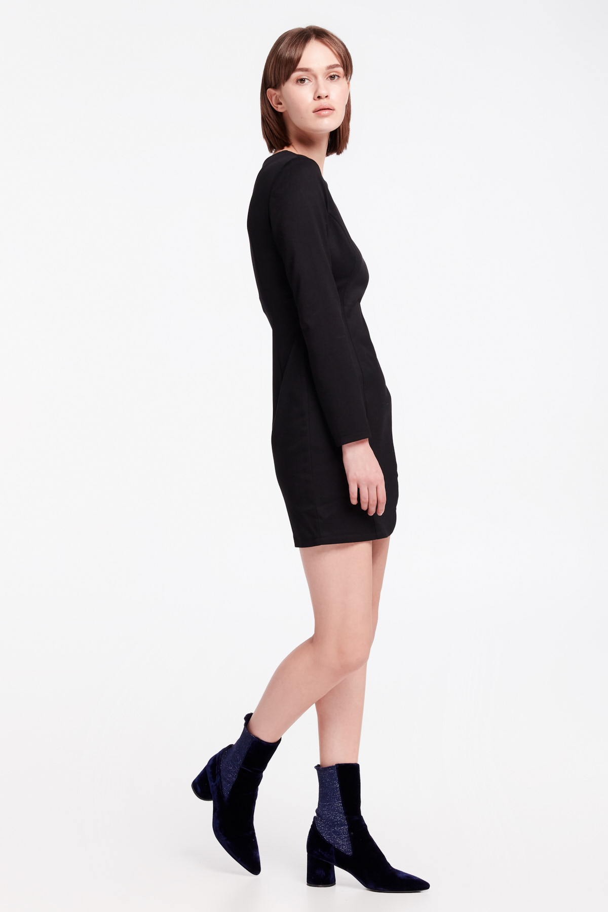 Black dress with above-knee asymmetric cut, photo 7