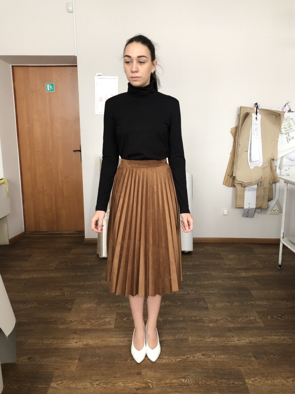 Brown suede pleated skirt, photo 1
