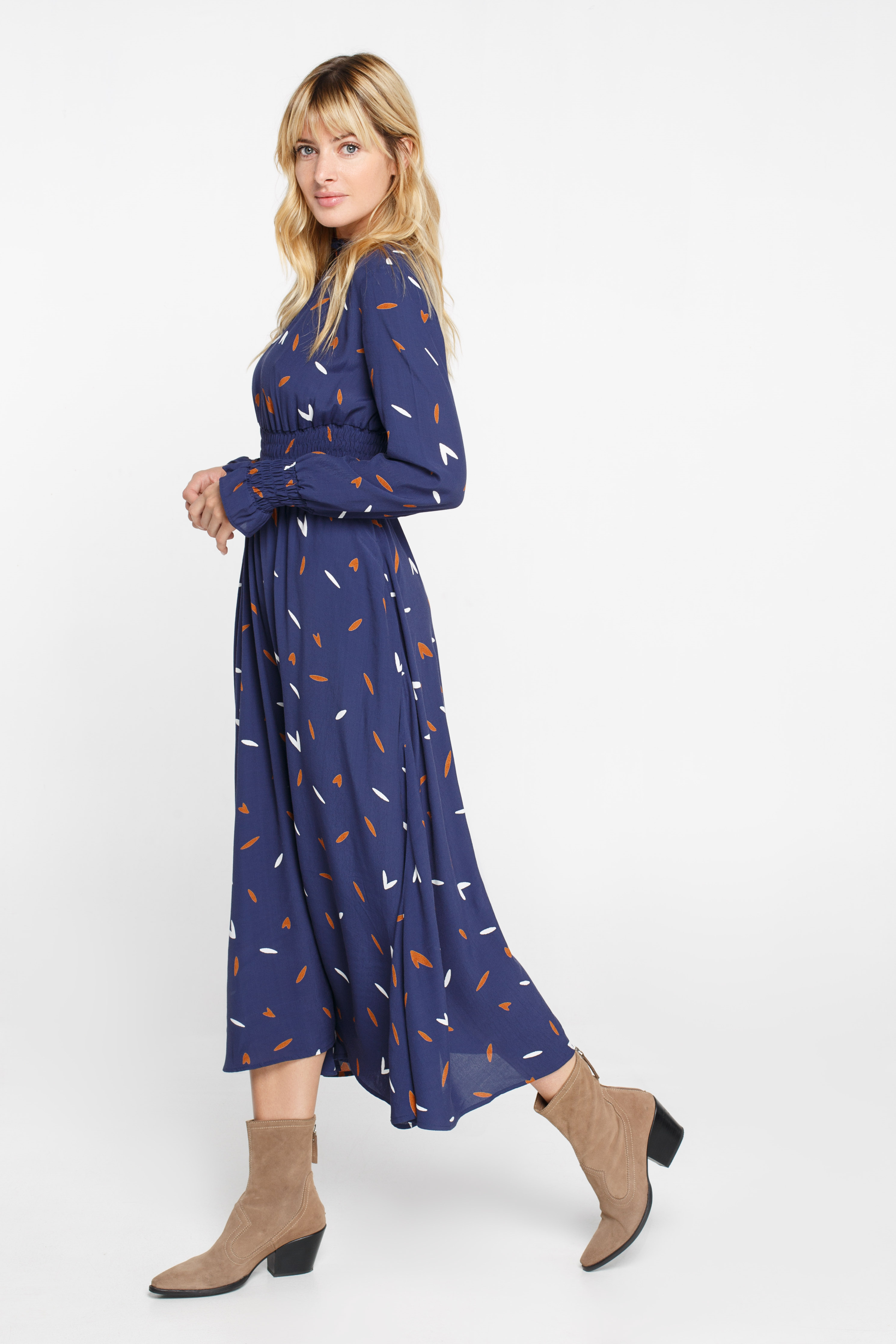 Blue midi dress with elastic waistband and white-brown leaves pattern, photo 3