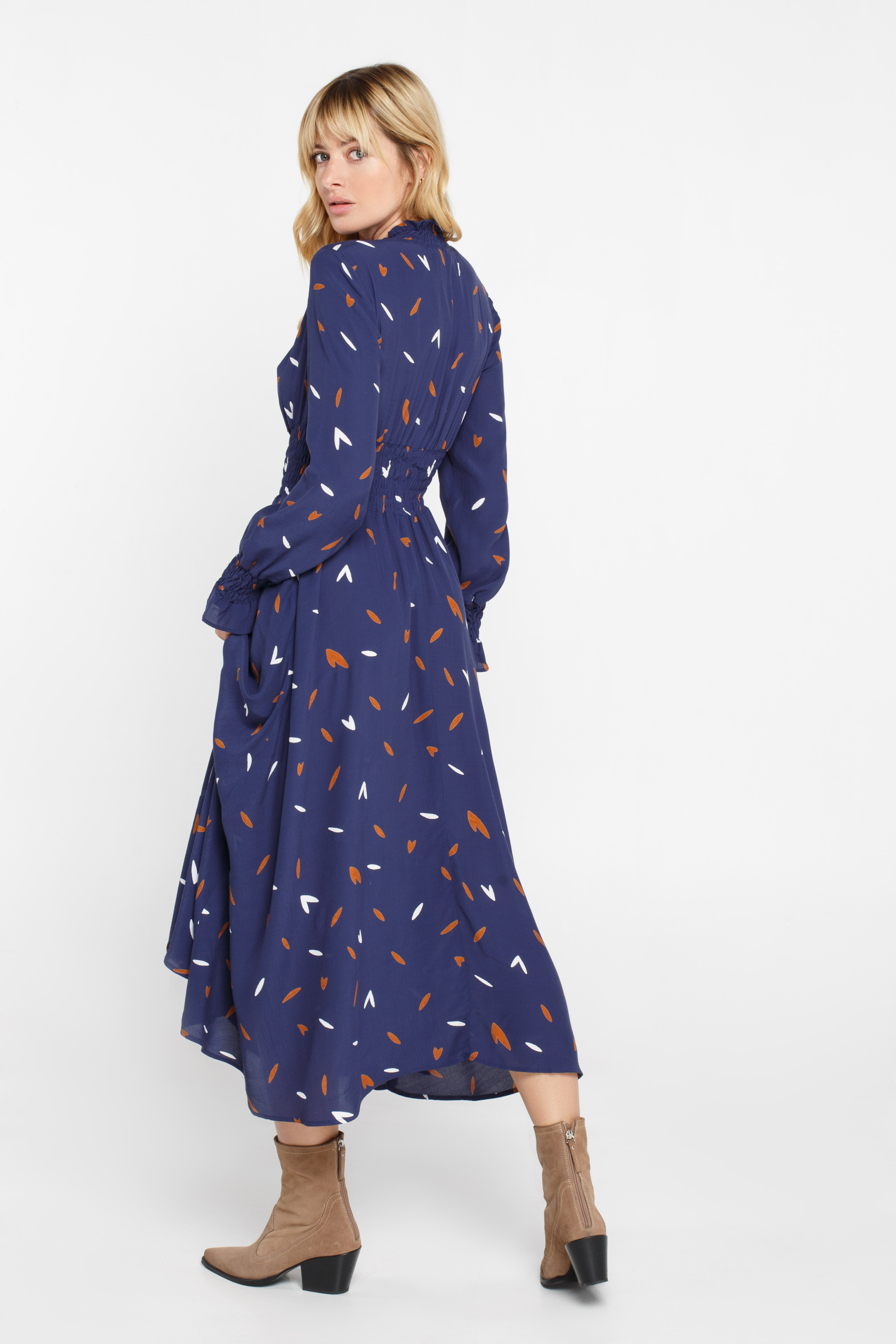 Blue midi dress with elastic waistband and white-brown leaves pattern, photo 4