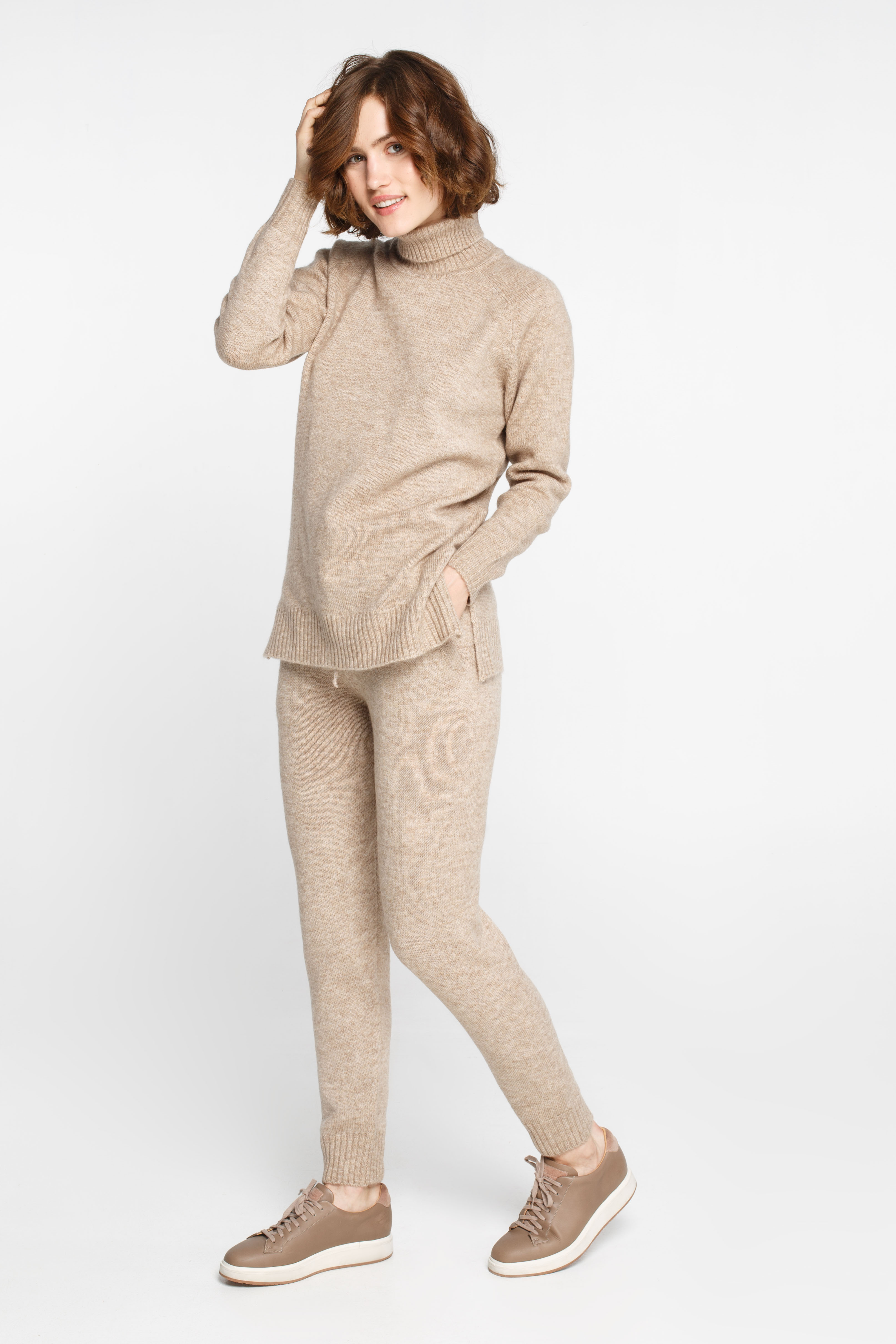 Knit beige jogging pants with wool, photo 4