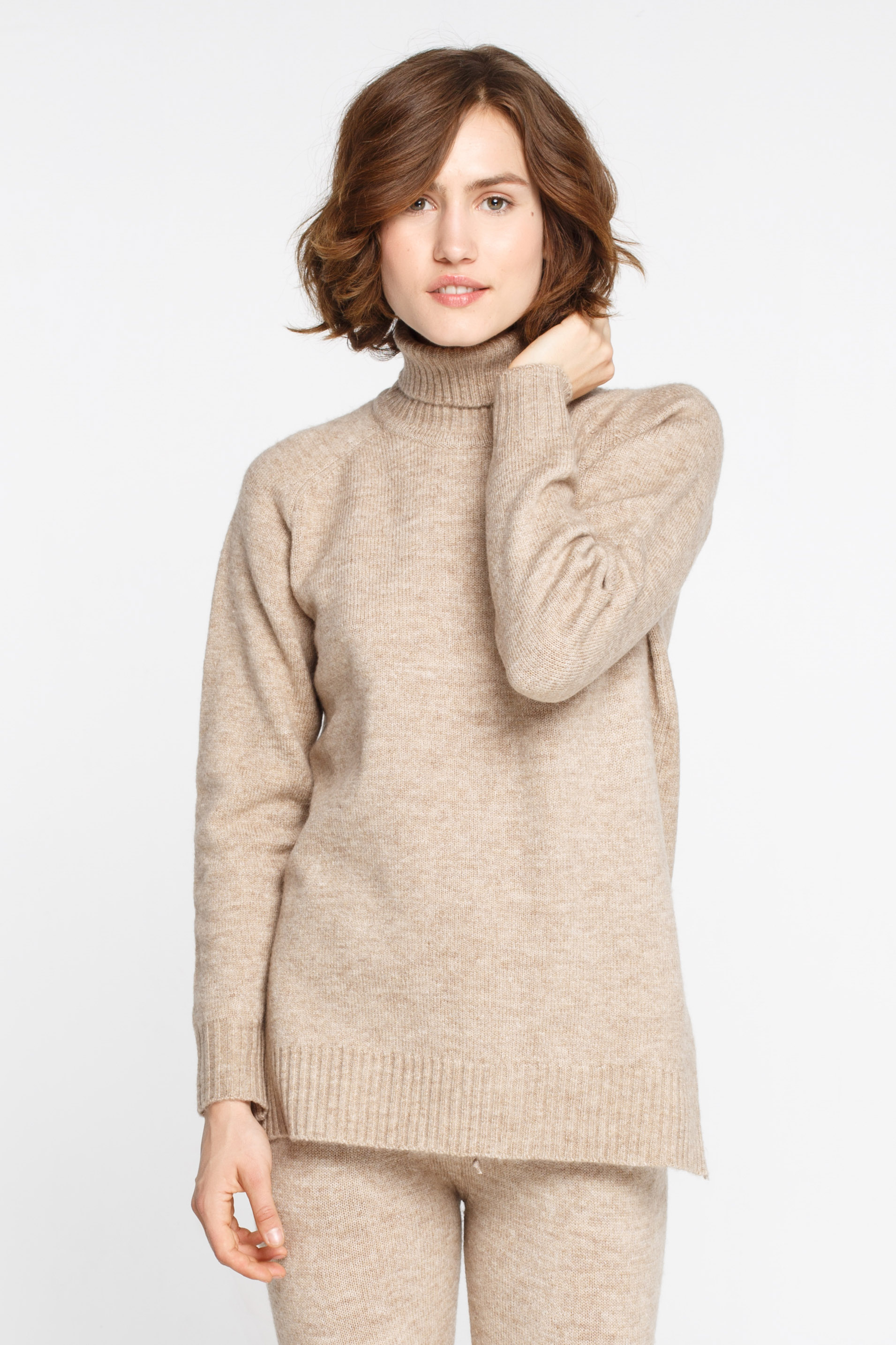 Бежевий светр з високим коміром з вовною, фото 1