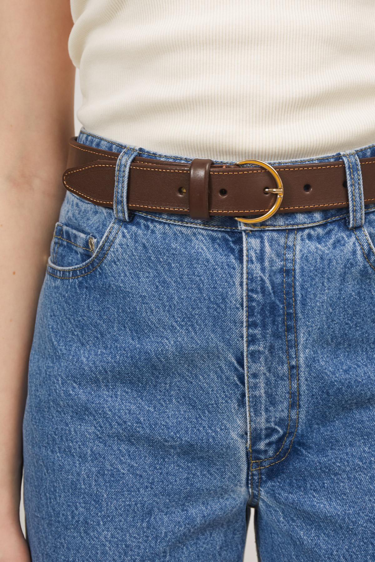 Brown leather belt with round metal buckle, photo 3