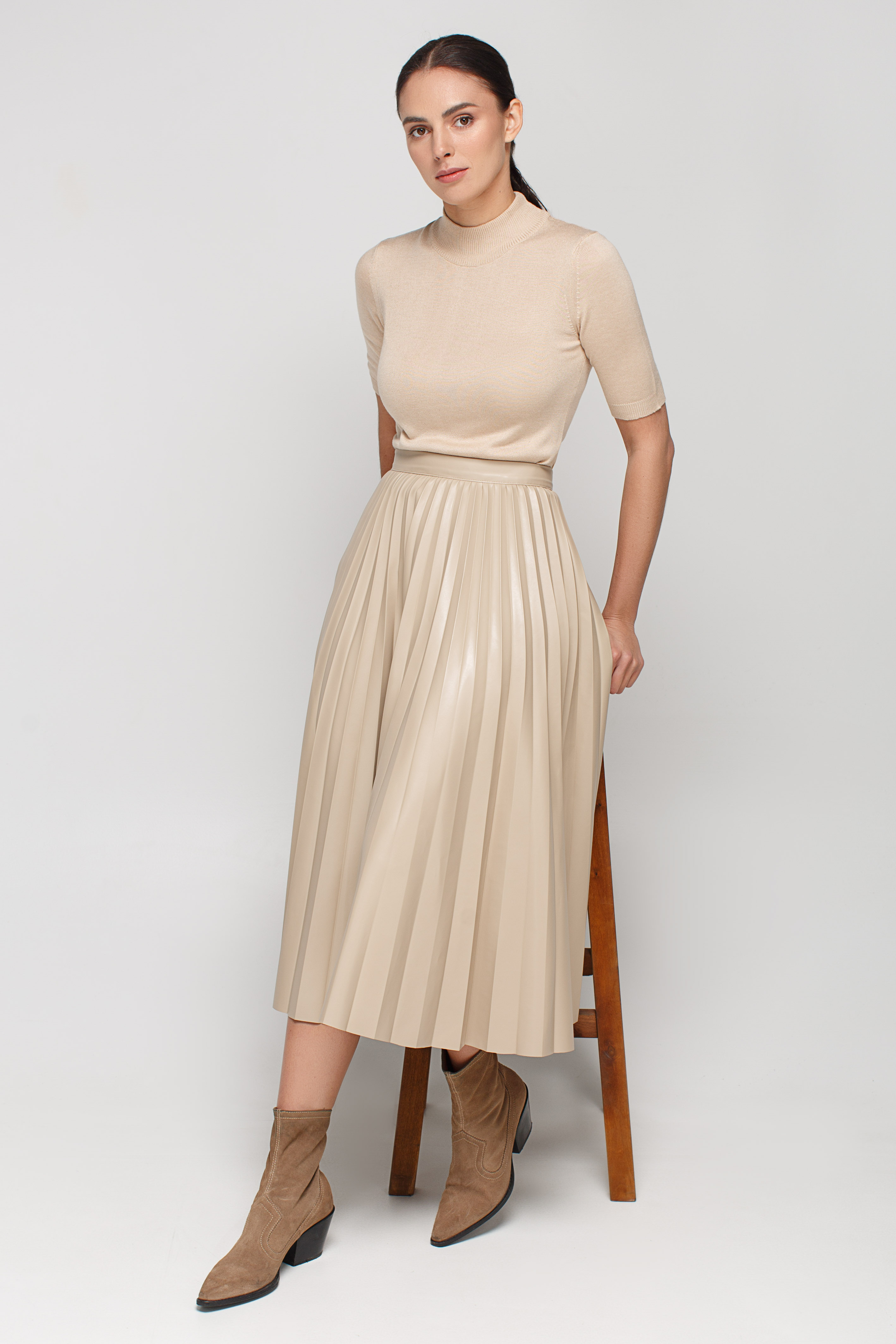 Faux leather beige pleated midi skirt, photo 2