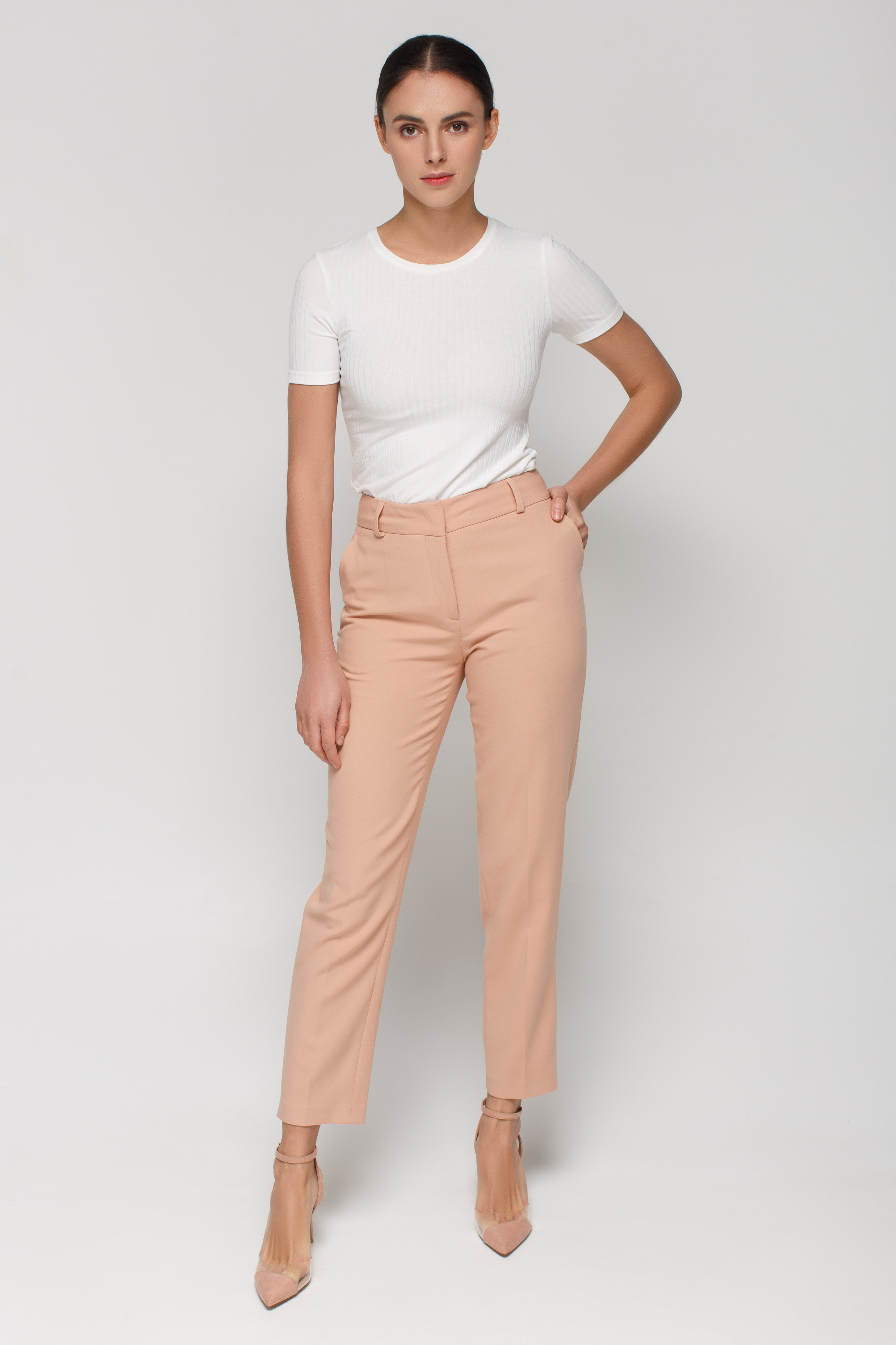 Beige trousers tapered to the bottom, photo 1