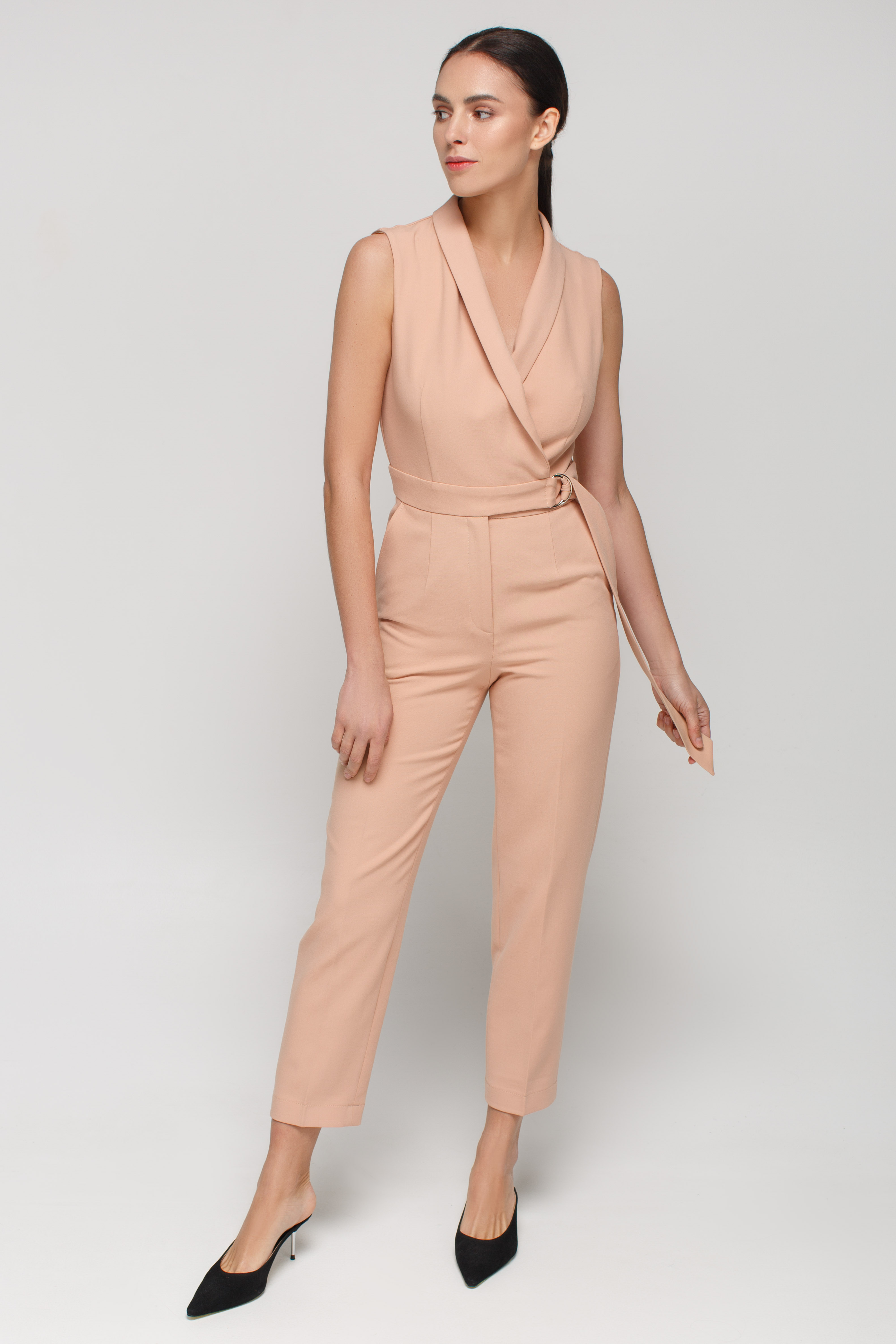 Beige jumpsuit with belt and shawl collar, photo 1