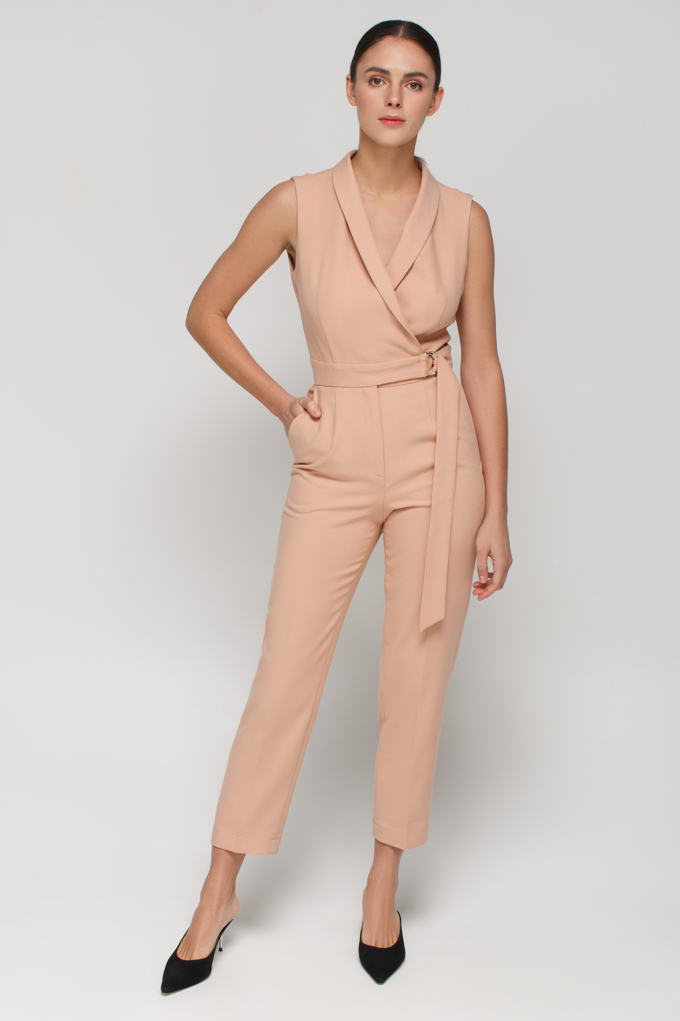 Beige jumpsuit with belt and shawl collar, photo 2