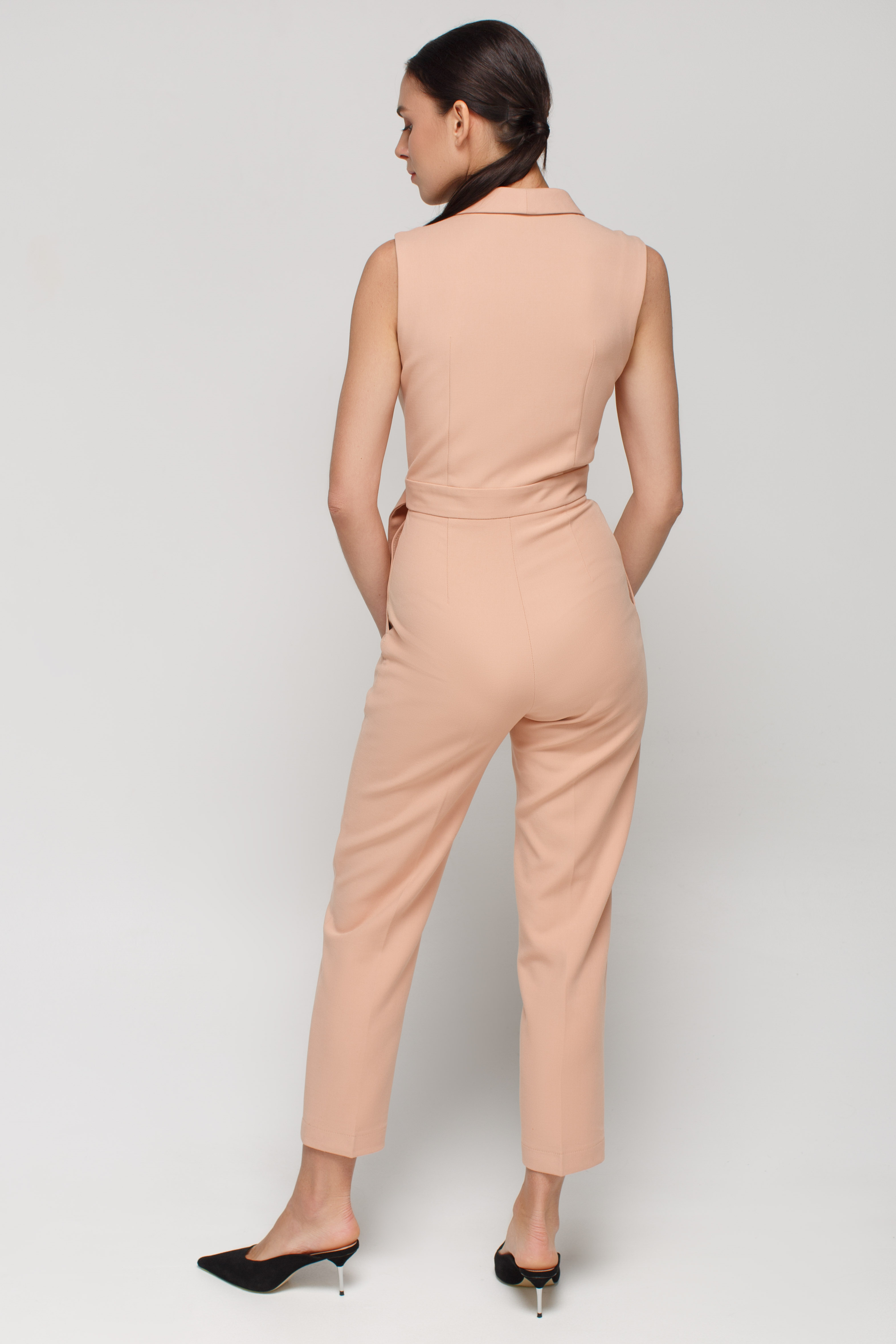 Beige jumpsuit with belt and shawl collar, photo 4