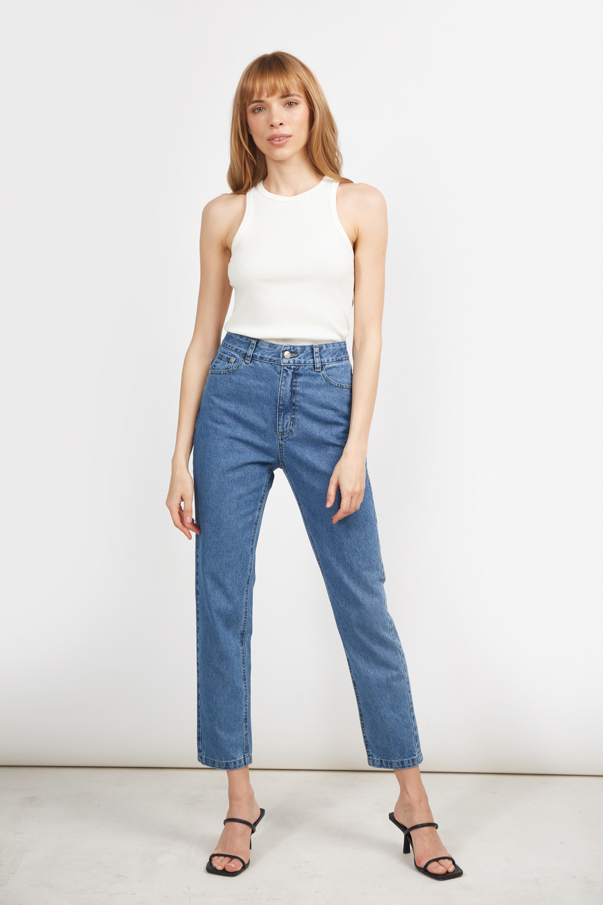 Blue mom fit jeans tapered to the bottom, photo 1