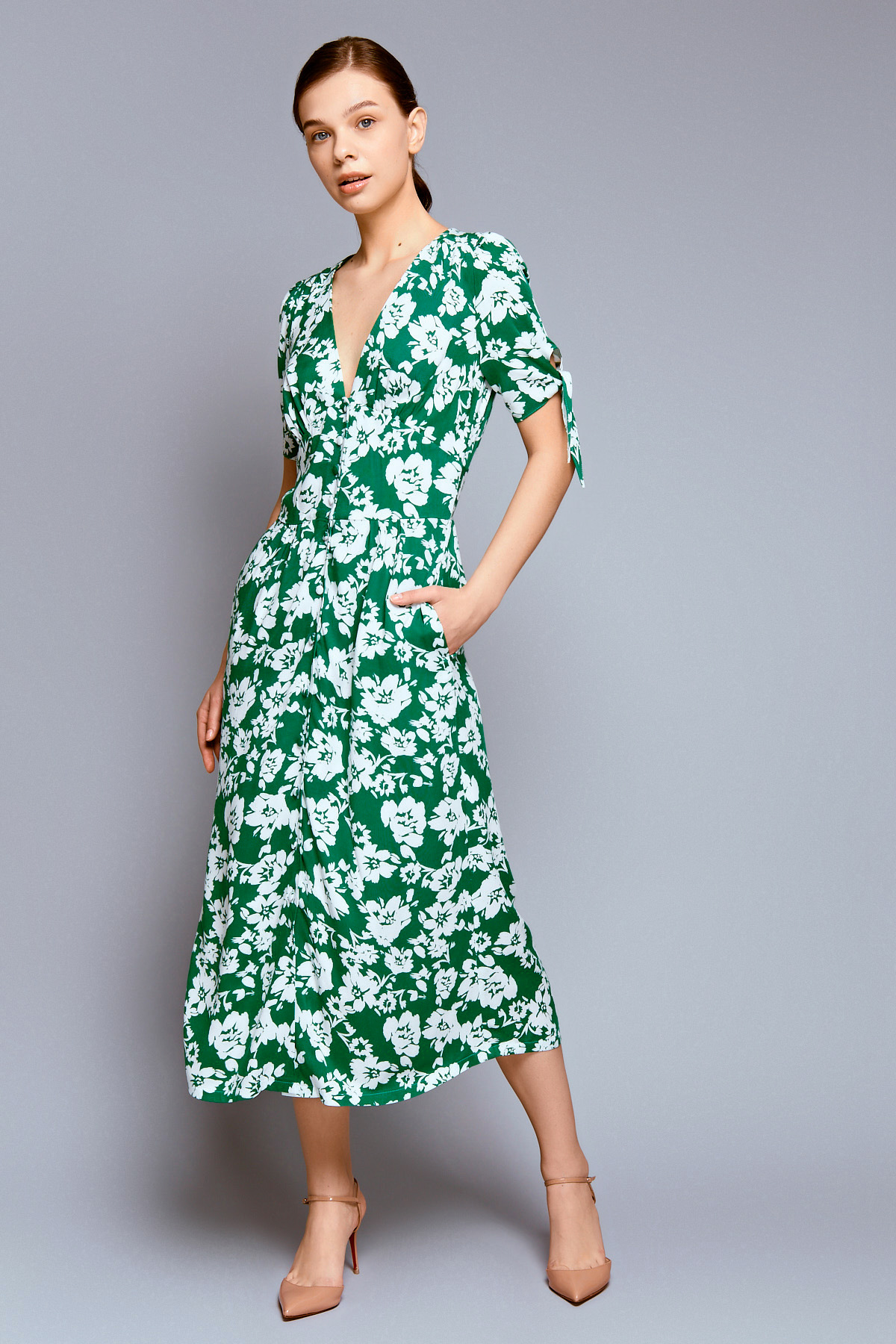 Green midi dress with «white flowers» print and V-neckline, photo 1