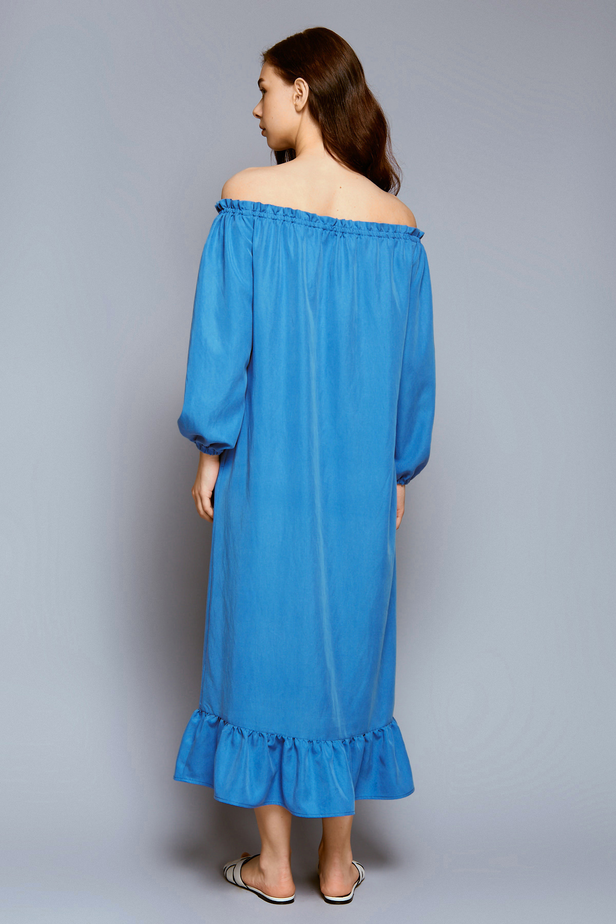 Синее платье миди на пуговицах с открытыми плечами и сборками, фото 4