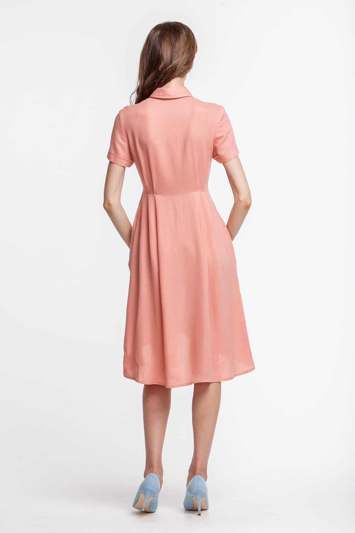 Сукня персикового кольору, з сорочковим верхом, спідниця різної довжини, фото 3