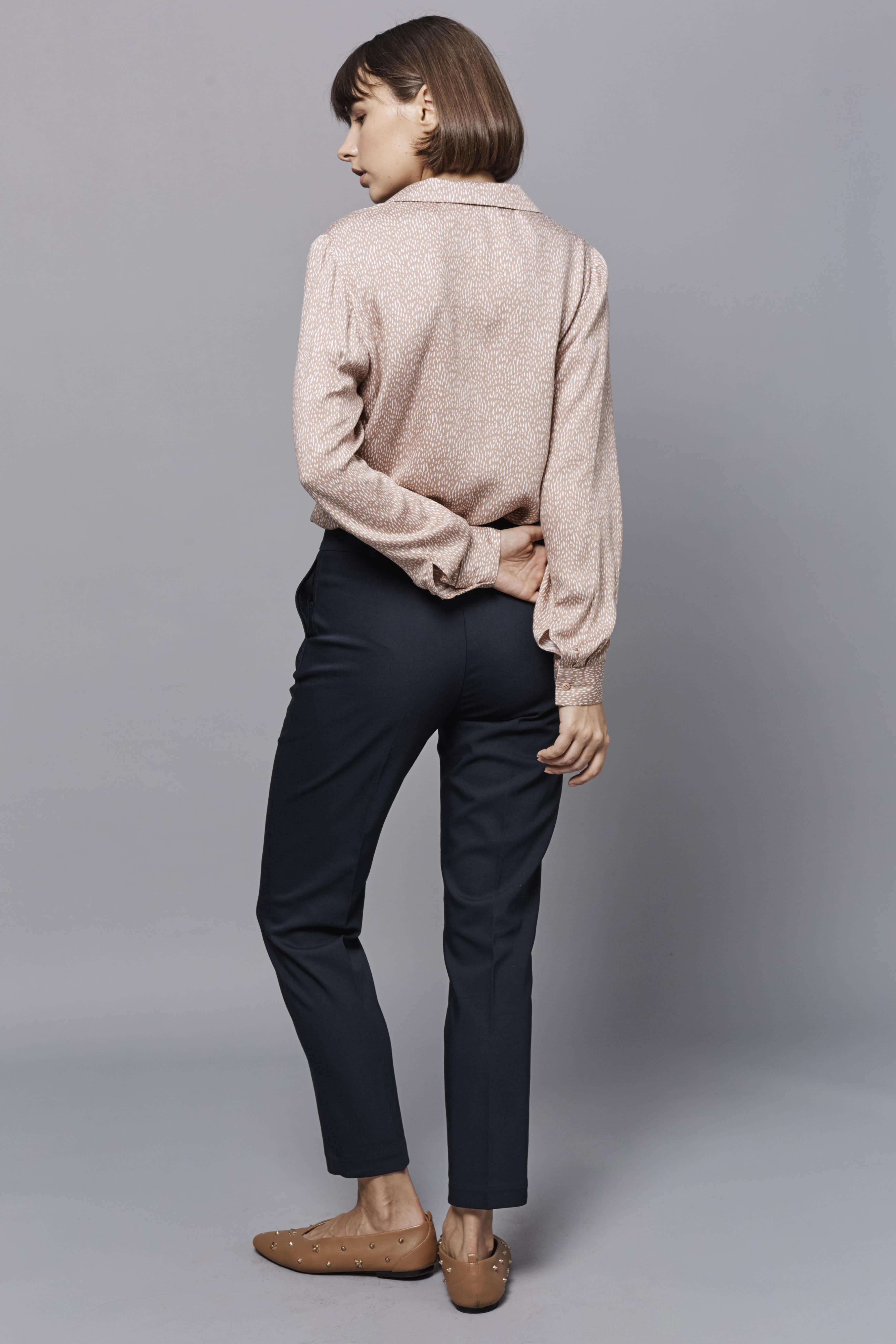 Dark blue trousers tapered to the bottom, photo 5