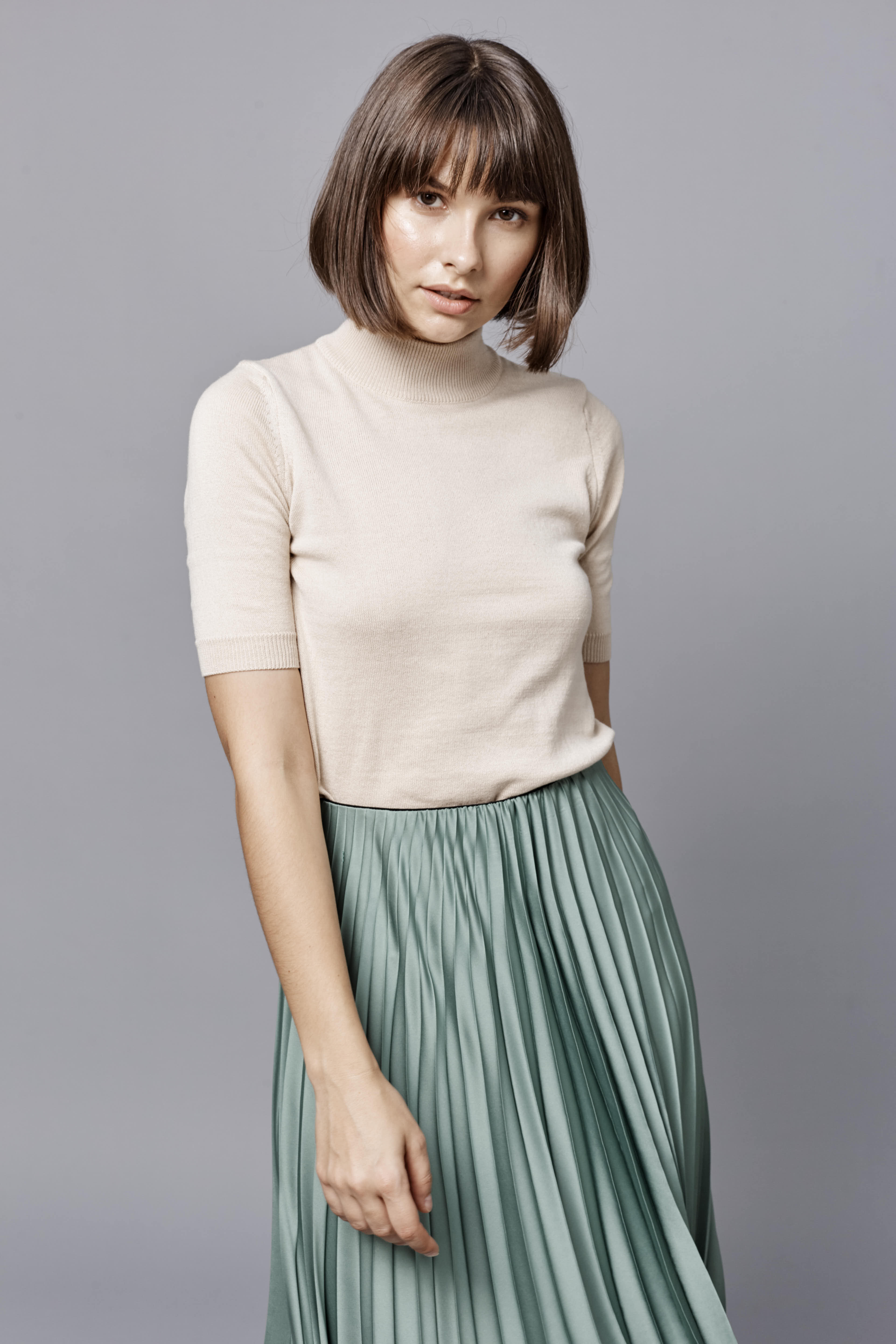 Cream sweater with high collar and short sleeves, photo 1