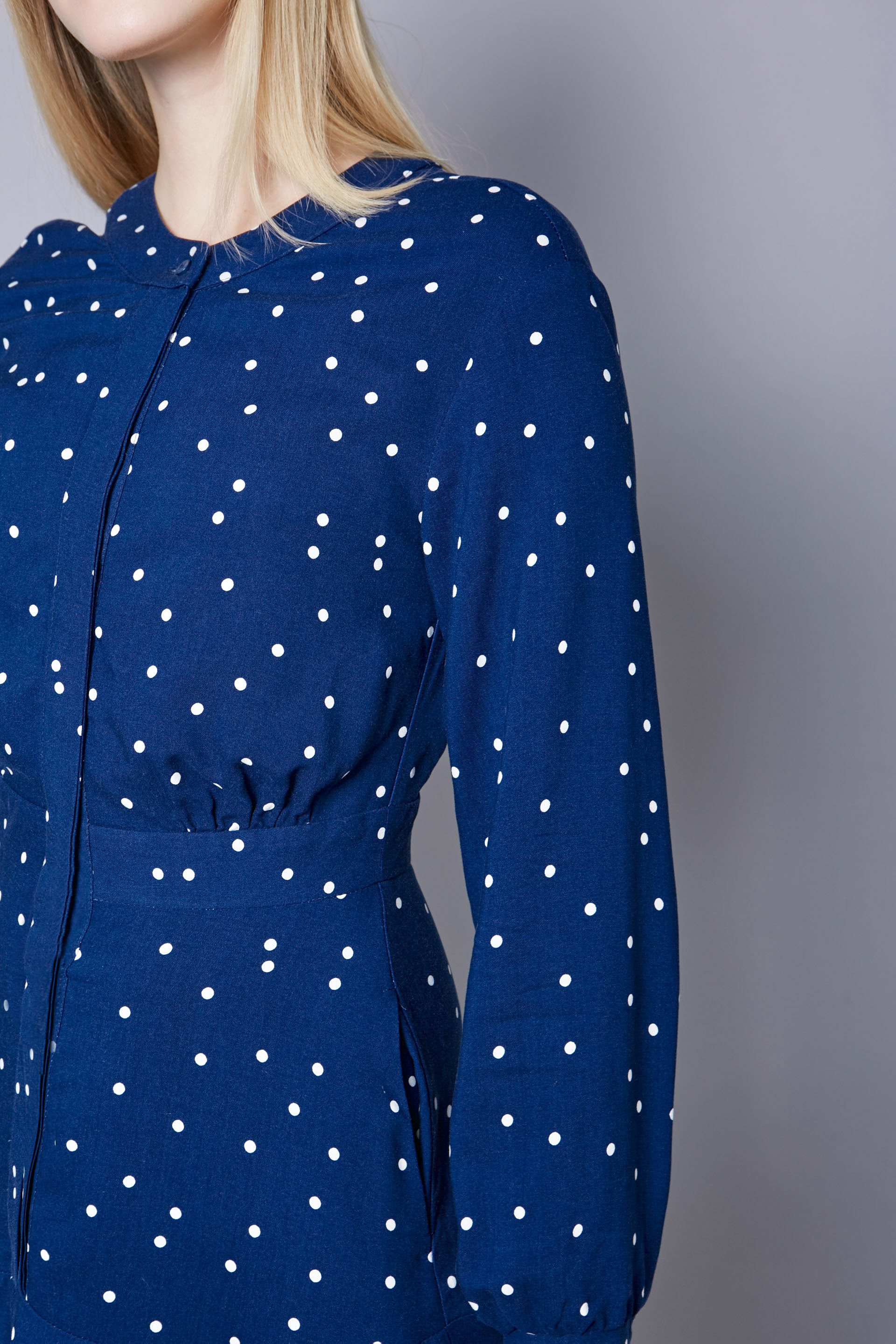 Short blue viscose dress with white polka dots, photo 4