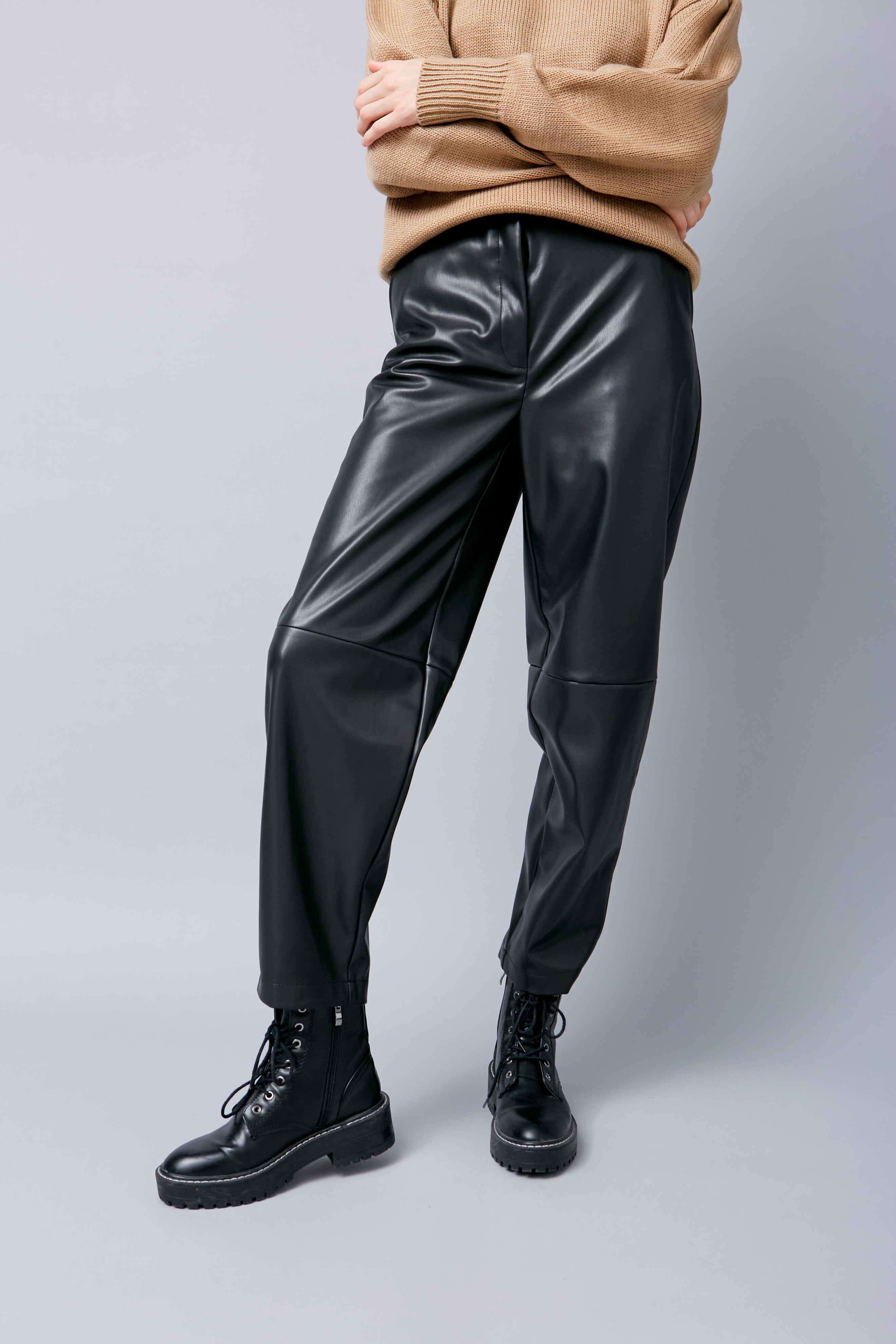 Black faux leather pants, photo 2