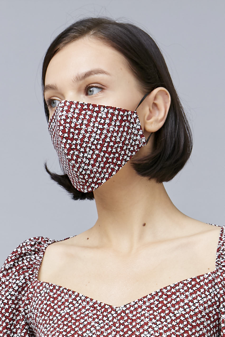 Viscose mask with red and white print, photo 2
